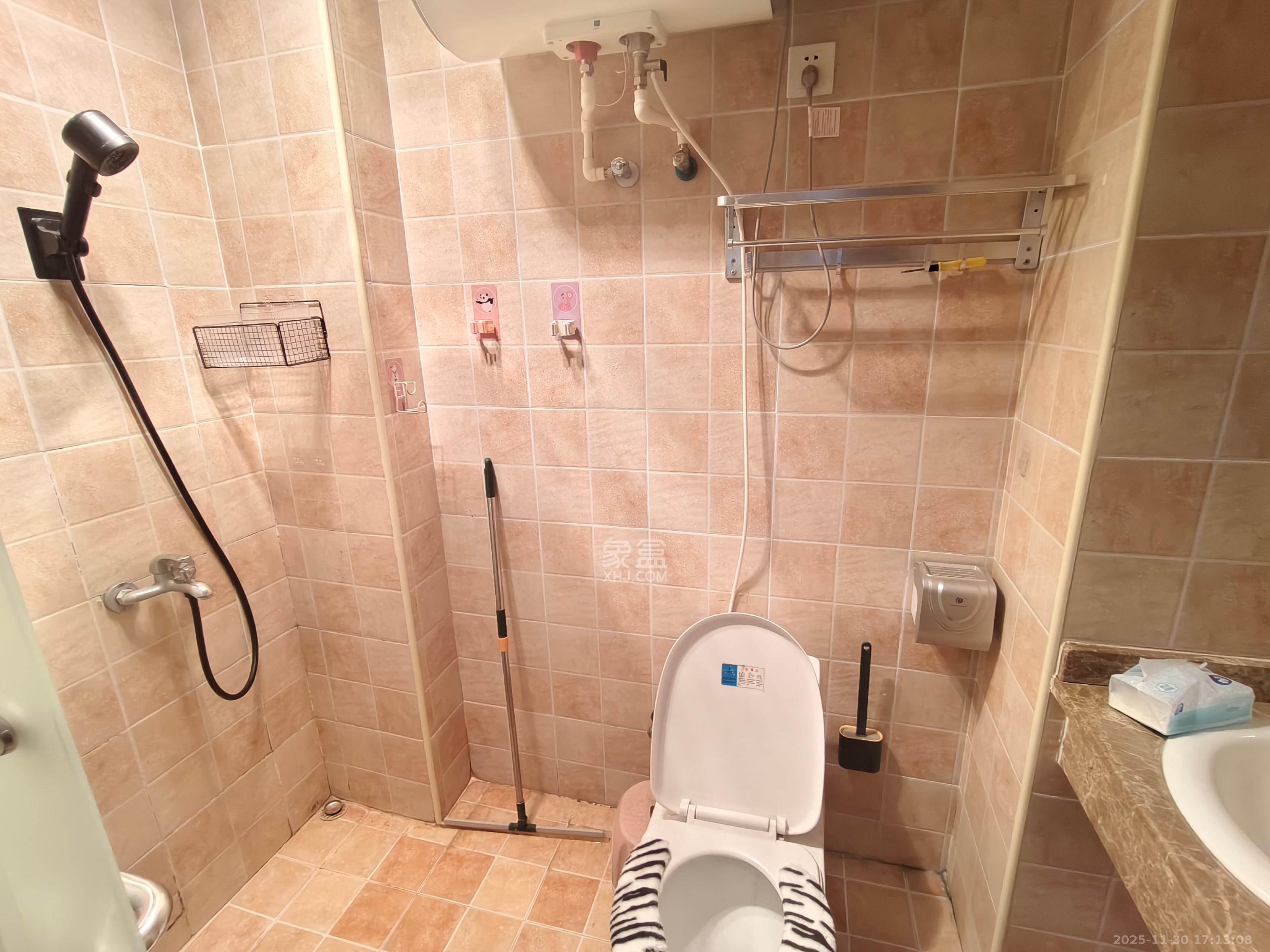 绿地中央广场 1室1厅1卫 1500.0元/月 绿地中央广场 1室1厅1卫 1500.0元/月室内图