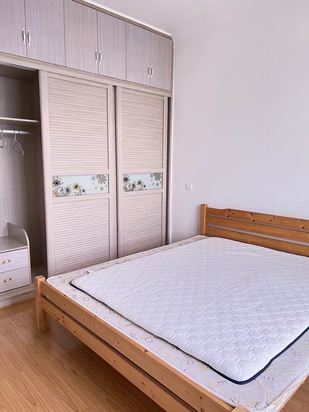 阳光水岸  3室2厅2卫    1666.0元/月室内图