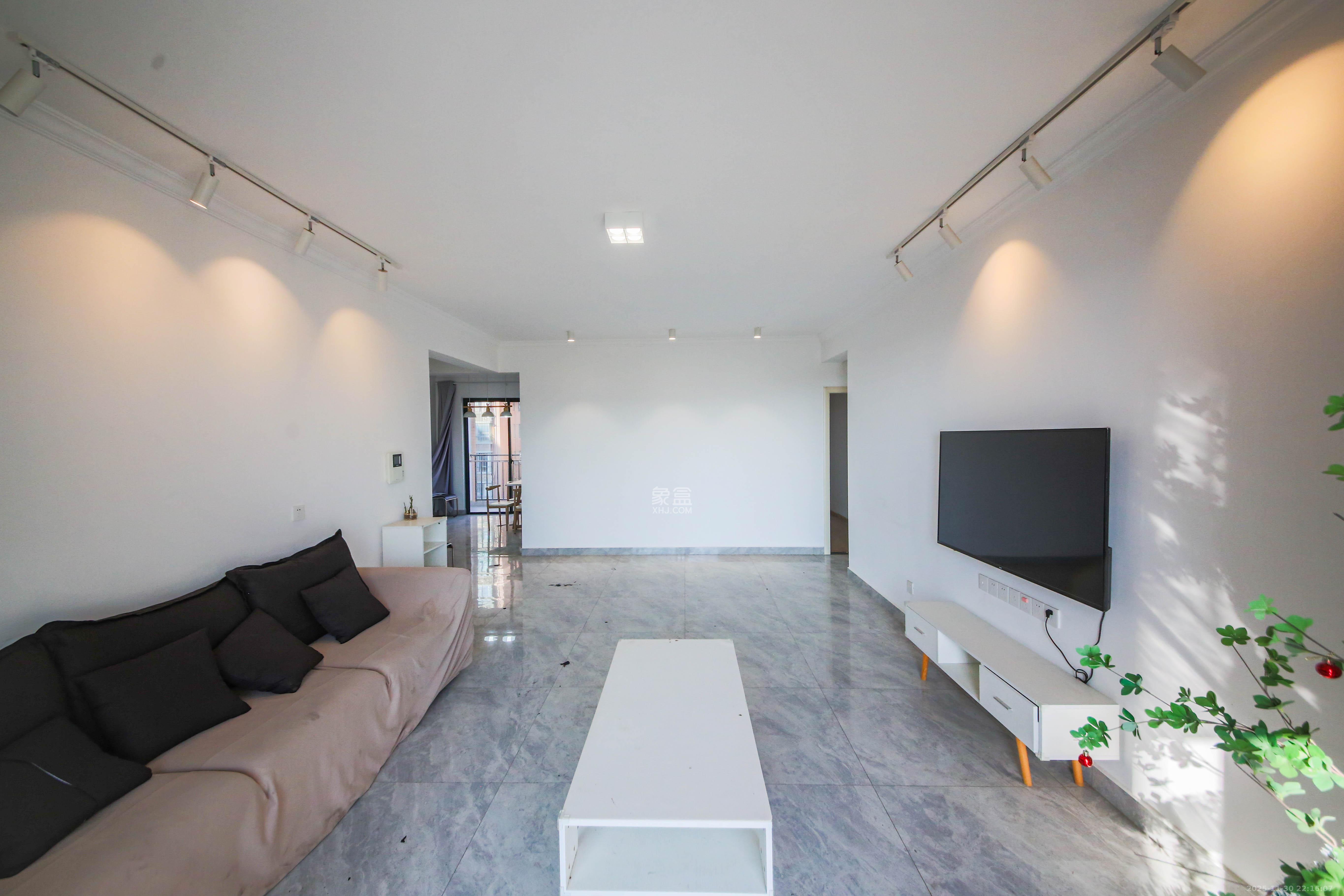 长沙欧洲城 3室2厅2卫 130.0万 长沙欧洲城 3室2厅2卫 130.0万客厅