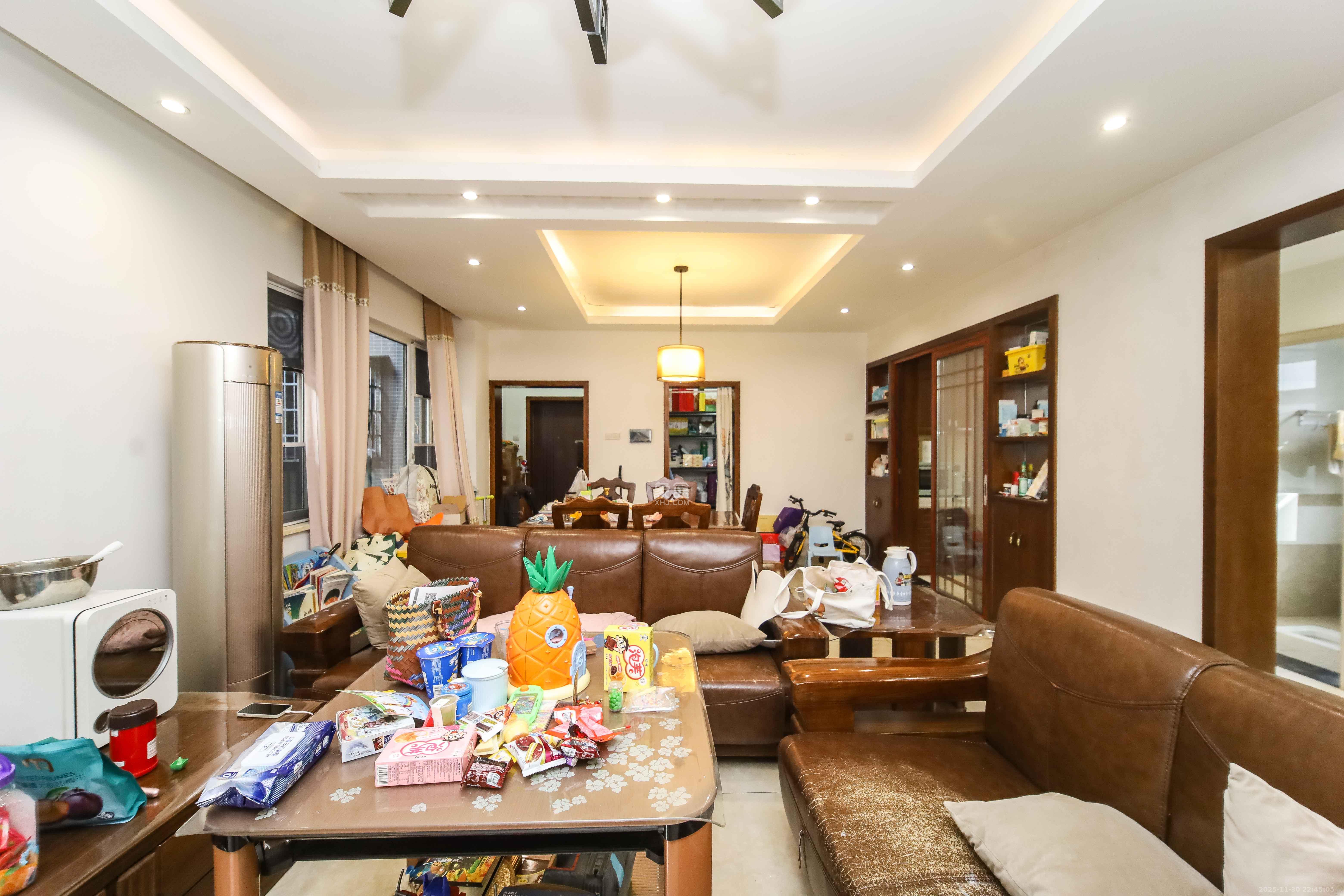 泊爱蓝湾 4室2厅2卫 150.0万 泊爱蓝湾 4室2厅2卫 150.0万客厅