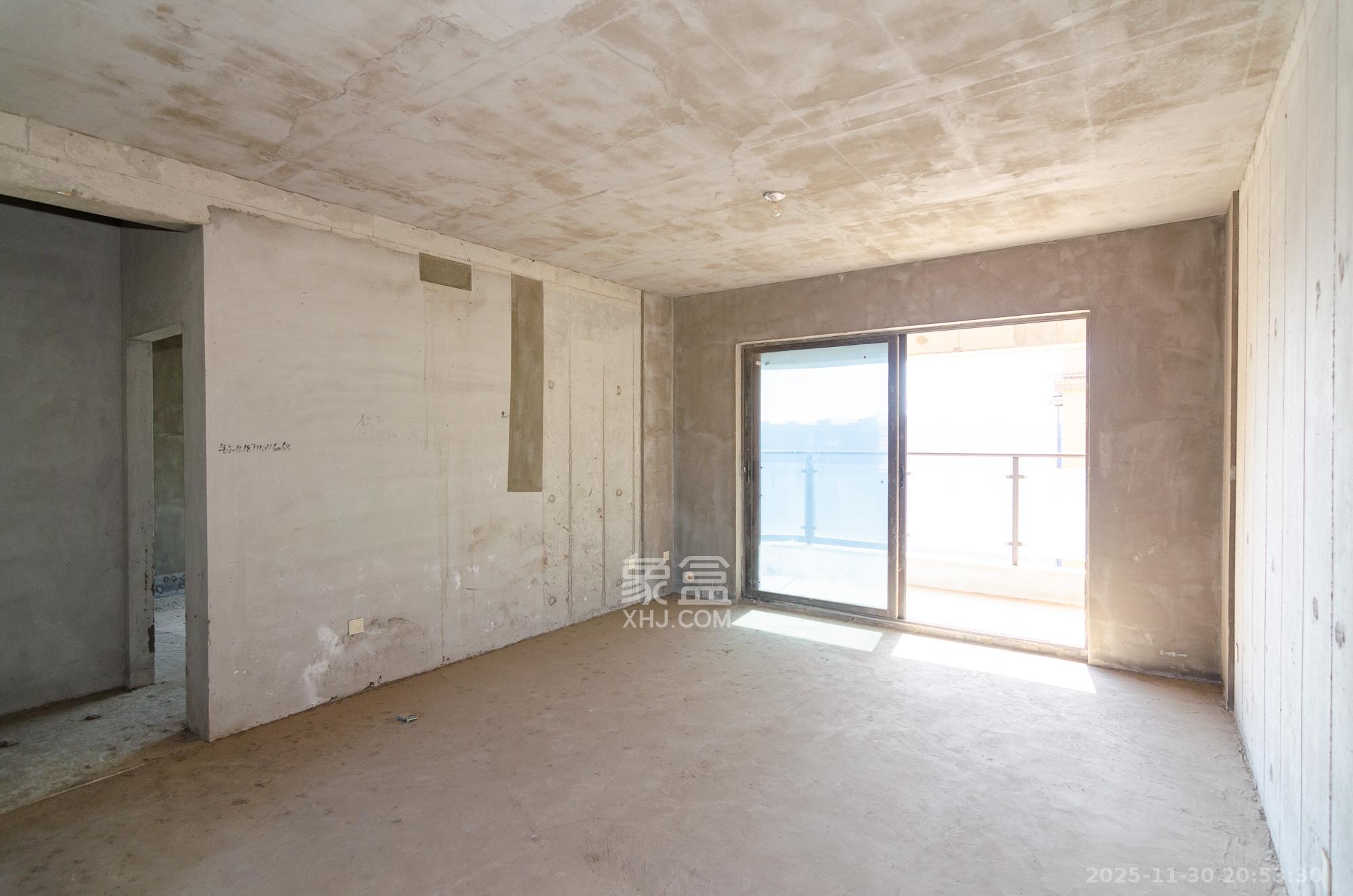 三润城(三润星城) 4室2厅2卫 78.0万 三润城(三润星城) 4室2厅2卫 78.0万客厅