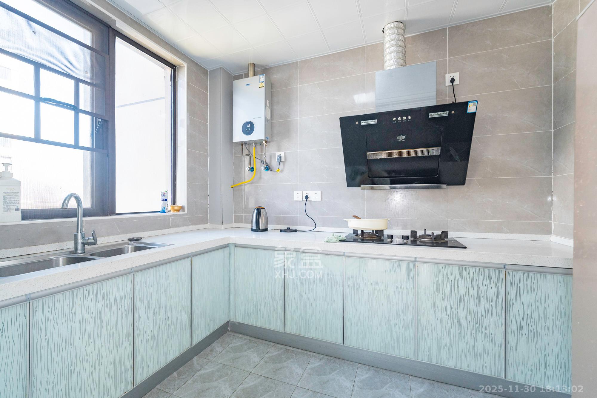 金广星苑  3室2厅2卫    83.0万厨房