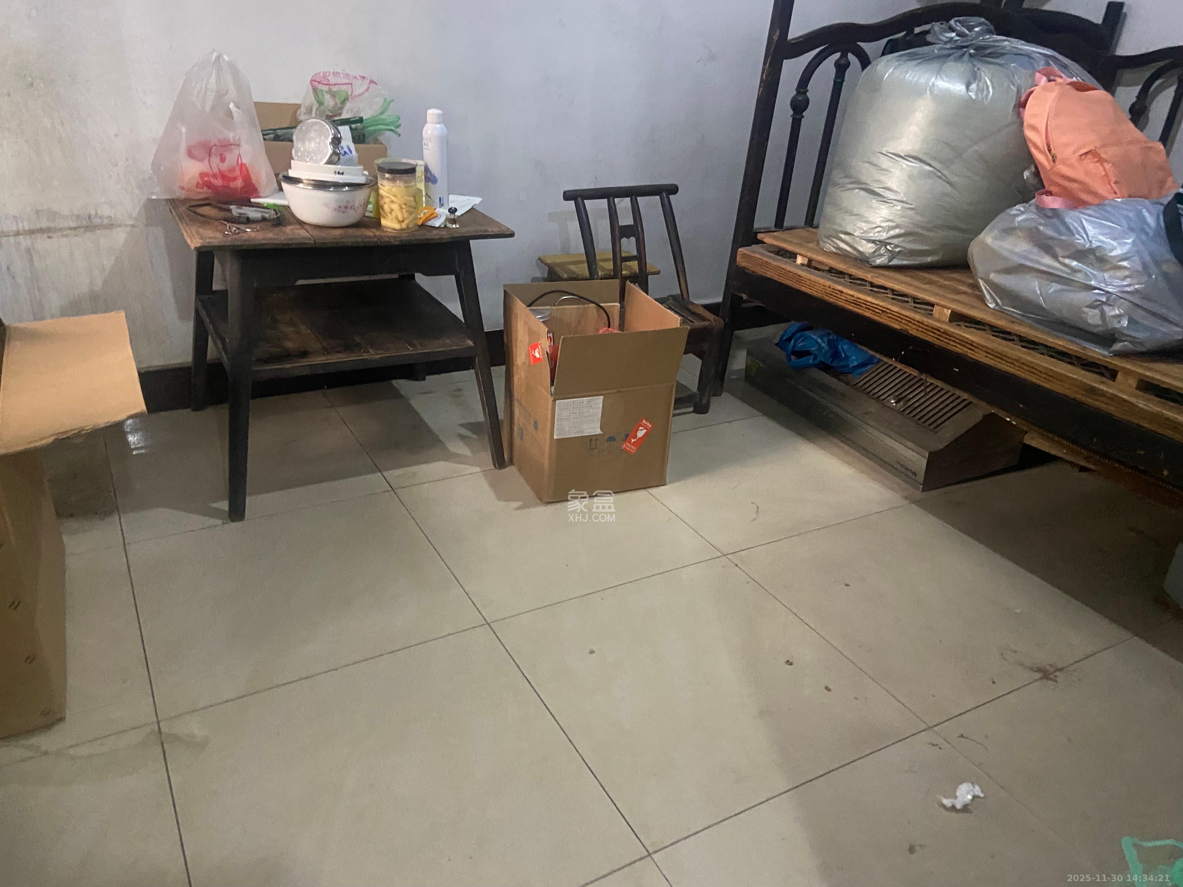 木材厂小区（南湖医院对面）  2室1厅1卫    1000.0元/月室内图