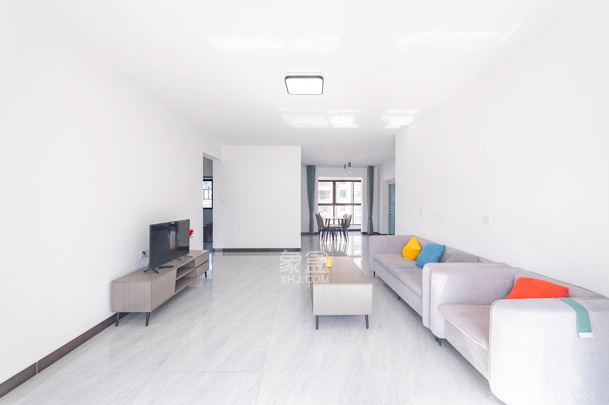 金广星苑  3室2厅2卫    83.0万客厅