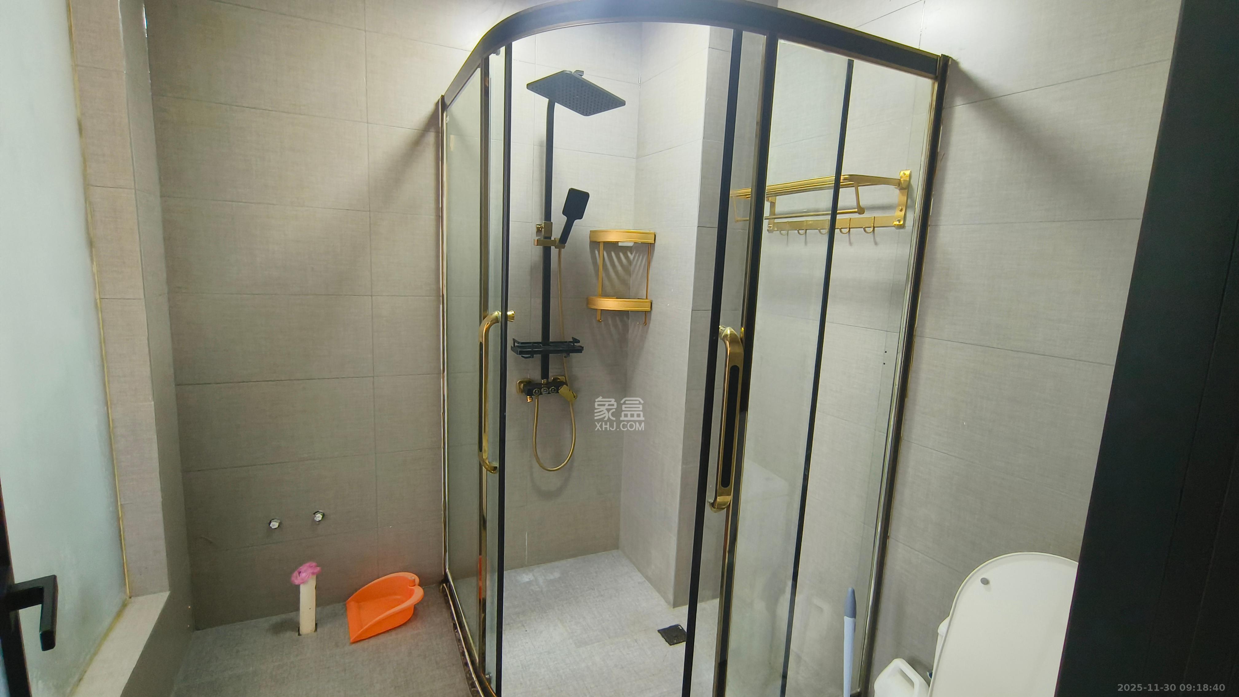 芙蓉苑 3室2厅2卫 2700.0元/月 芙蓉苑 3室2厅2卫 2700.0元/月室内图