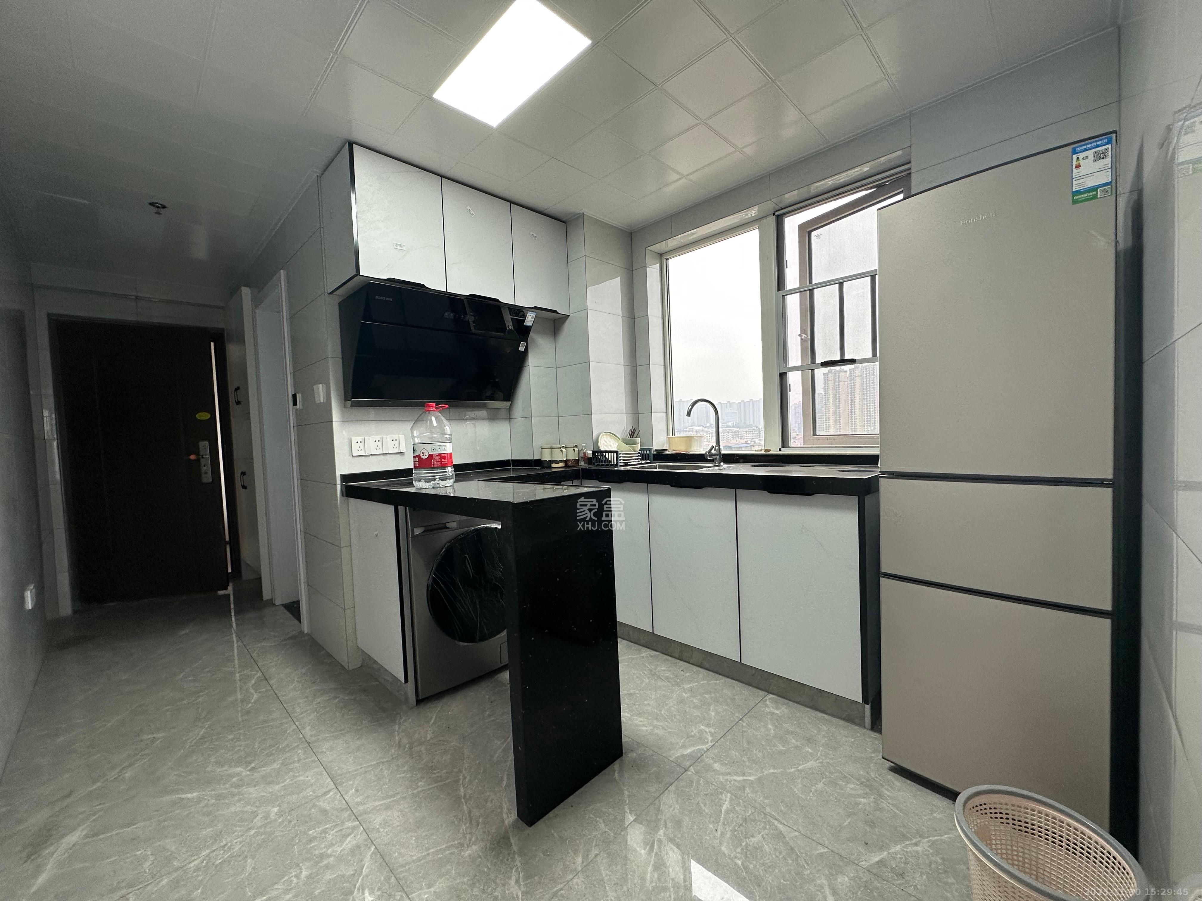 保利香槟国际  1室1厅1卫    1400.0元/月