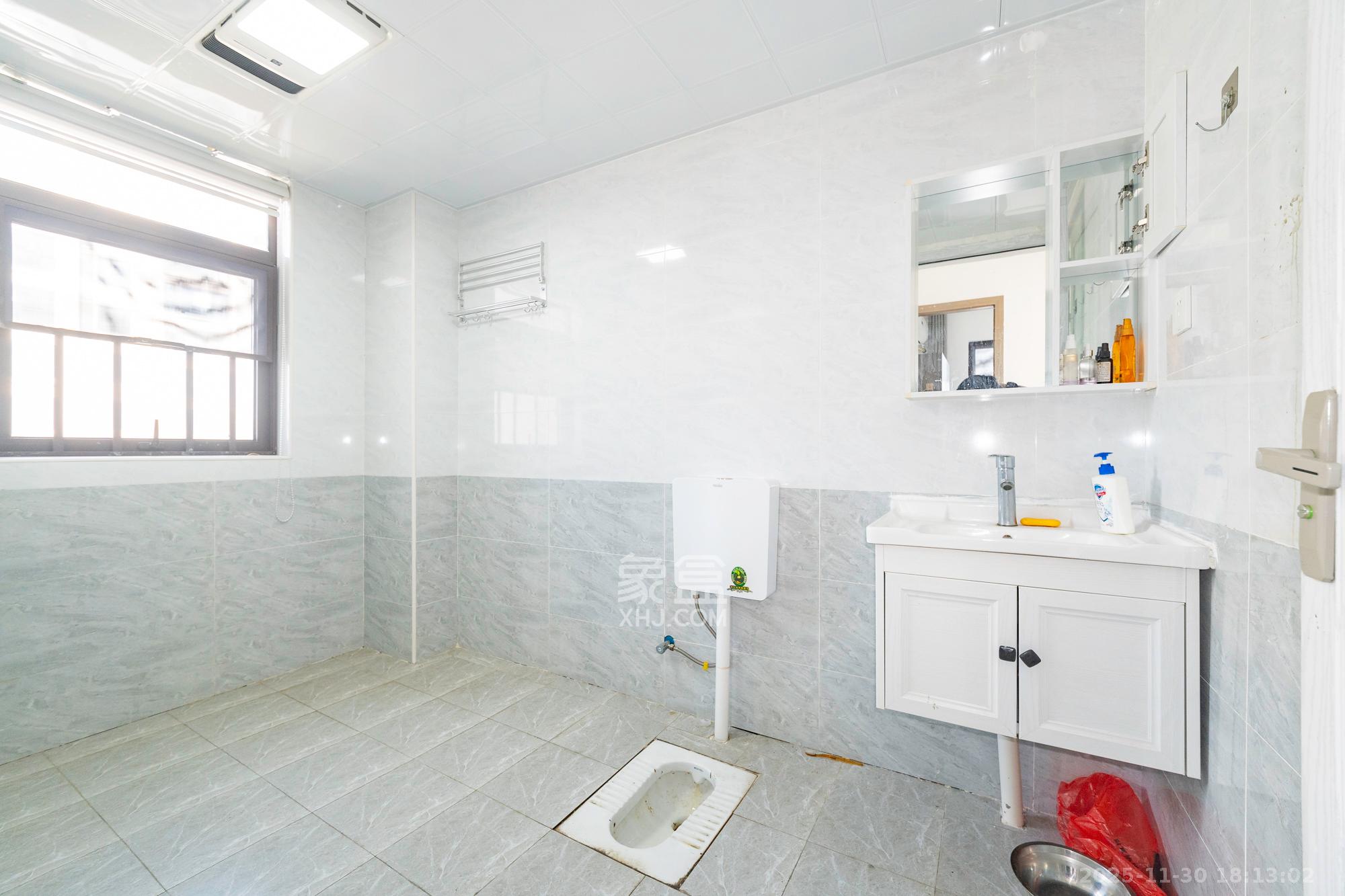 金广星苑  3室2厅2卫    83.0万卫生间