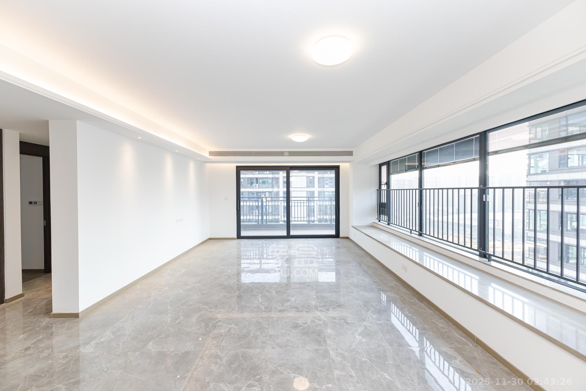 越秀湘江星汇城三期 4室2厅3卫 192.0万 越秀湘江星汇城三期 4室2厅3卫 192.0万客厅