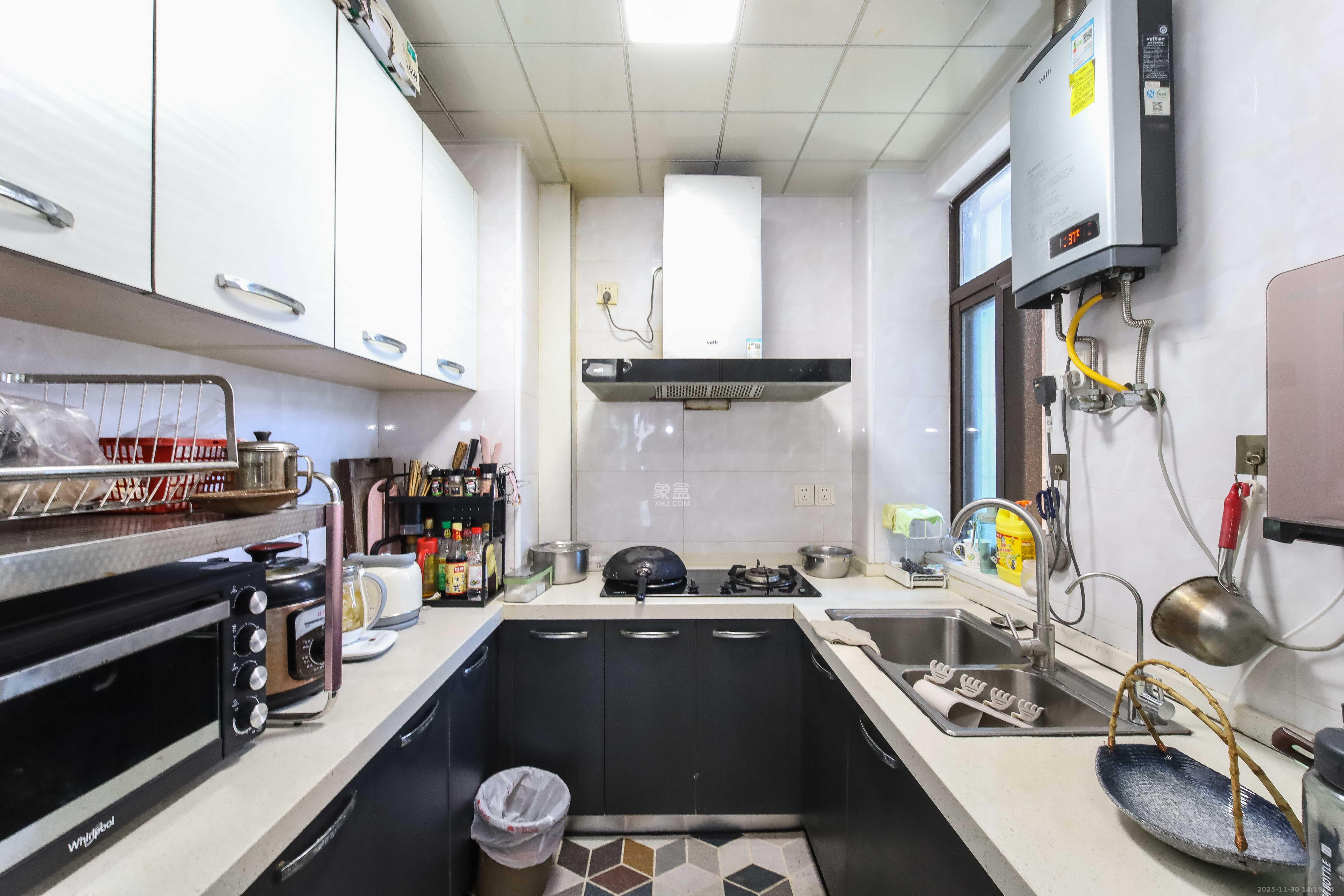 天下一家 3室2厅1卫 106.0万 天下一家 3室2厅1卫 106.0万厨房