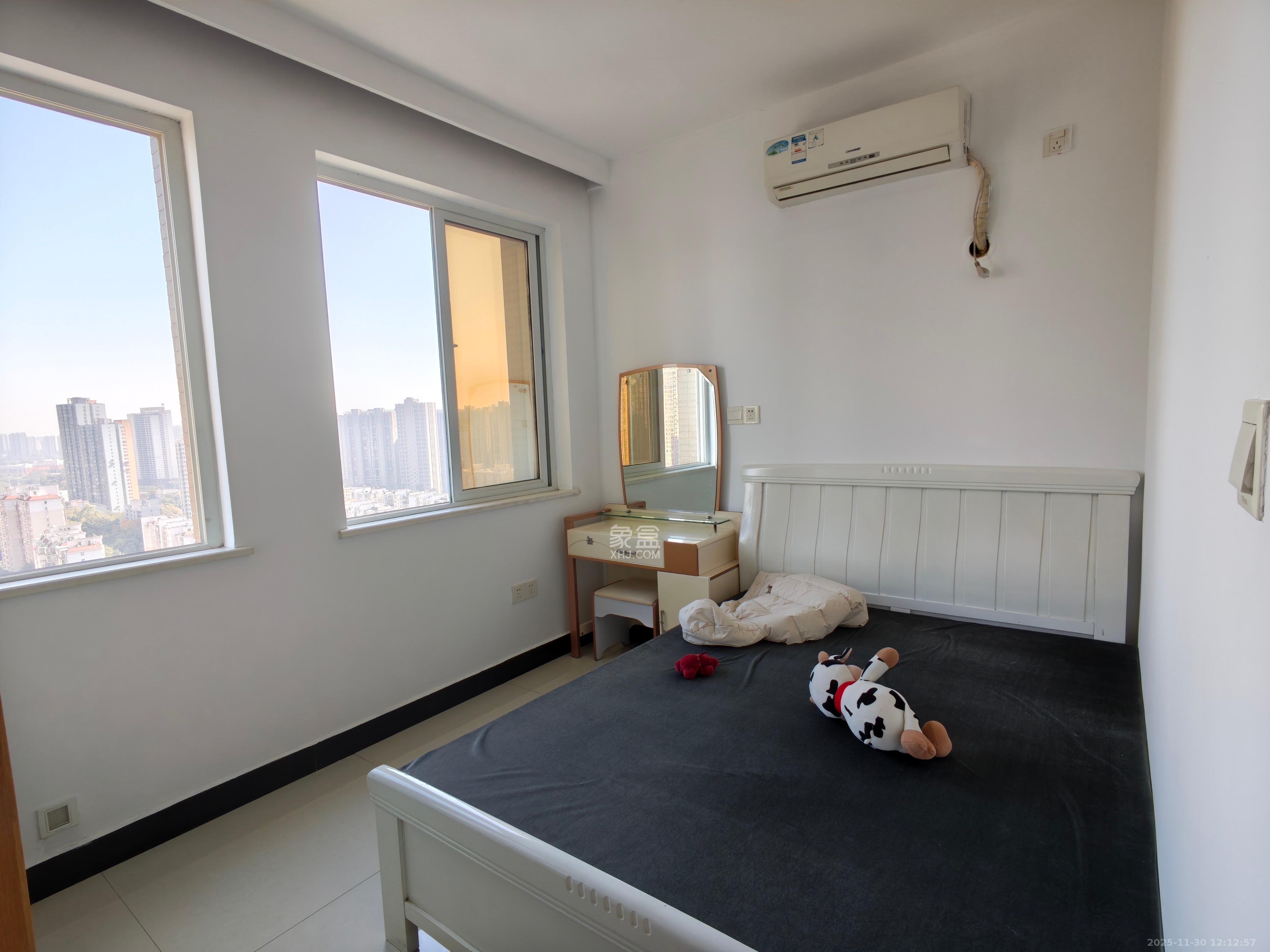 巧克力空间(建鸿达现代大厦) 3室1厅1卫 2300.0元/月 巧克力空间(建鸿达现代大厦) 3室1厅1卫 2300.0元/月室内图