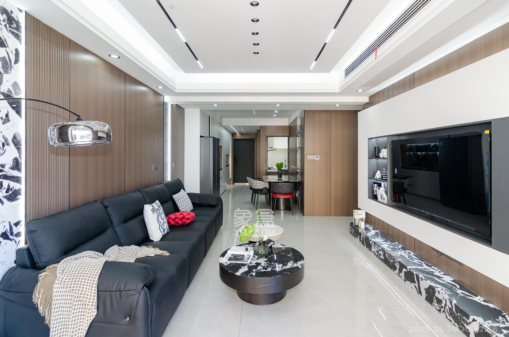 长郡旁牛津街(瑞凯滨江雅苑) 3室2厅2卫 69.8万 长郡旁牛津街(瑞凯滨江雅苑) 3室2厅2卫 69.8万客厅