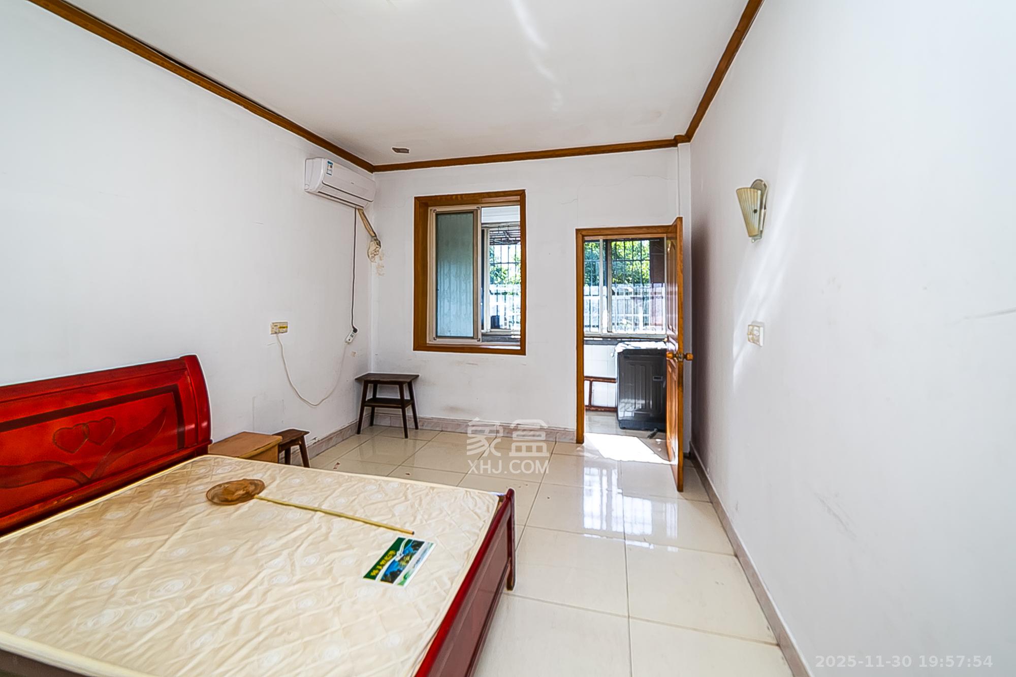 水泵厂宿舍 2室1厅1卫 45.0万 水泵厂宿舍 2室1厅1卫 45.0万卧室