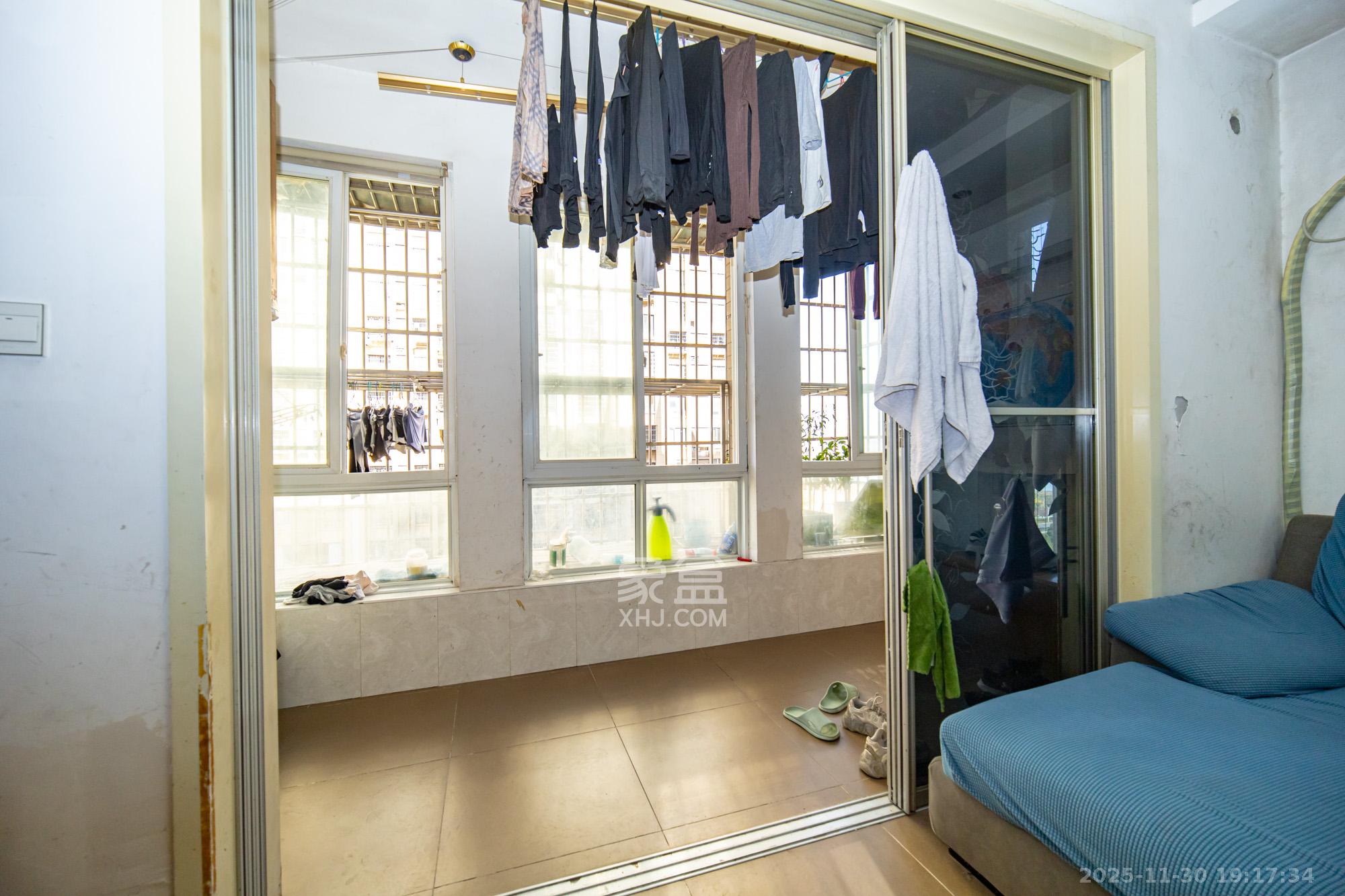 爱琴海岸 3室2厅1卫 62.0万 爱琴海岸 3室2厅1卫 62.0万阳台