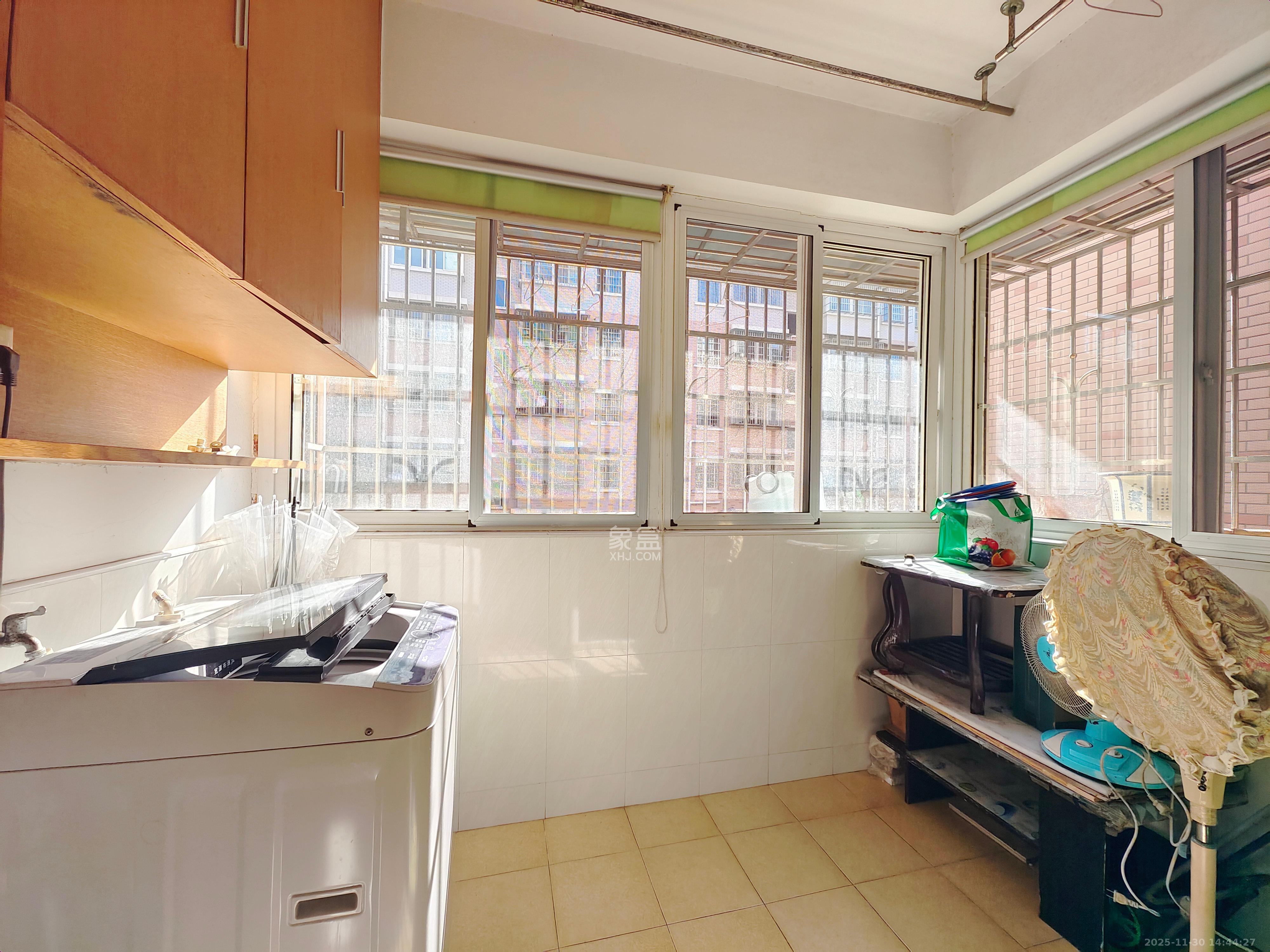 新雅园  3室2厅2卫    2600.0元/月室内图