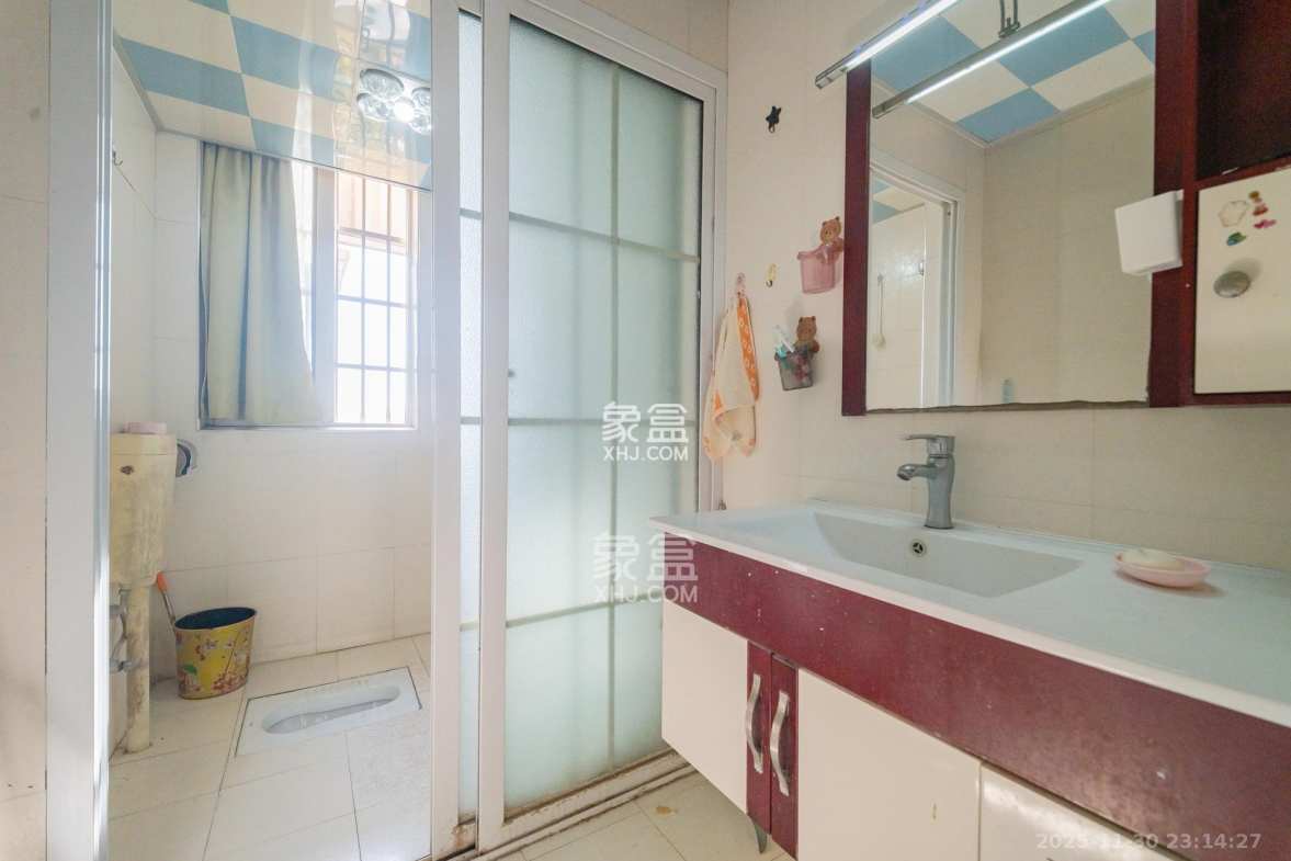 锦璨家园 3室2厅1卫 49.8万 锦璨家园 3室2厅1卫 49.8万卫生间