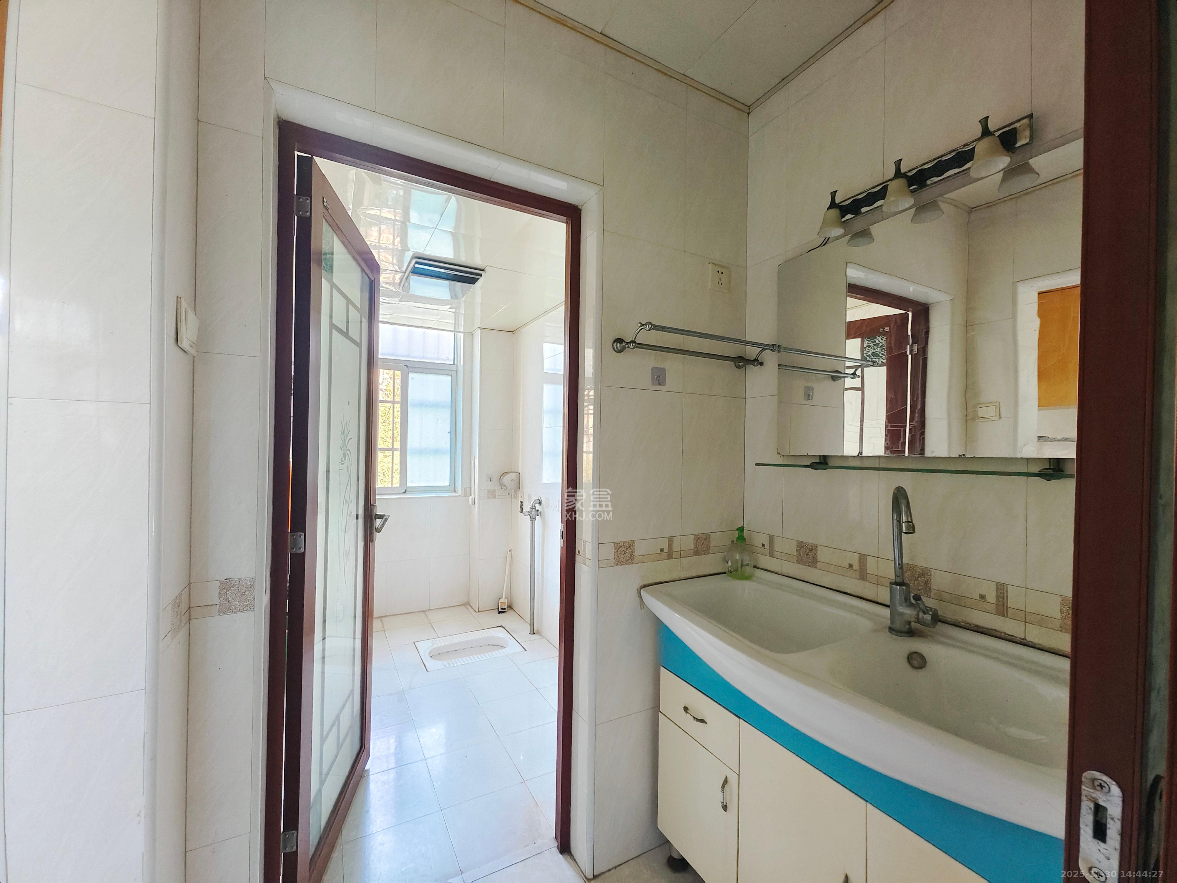 新雅园  3室2厅2卫    2600.0元/月室内图