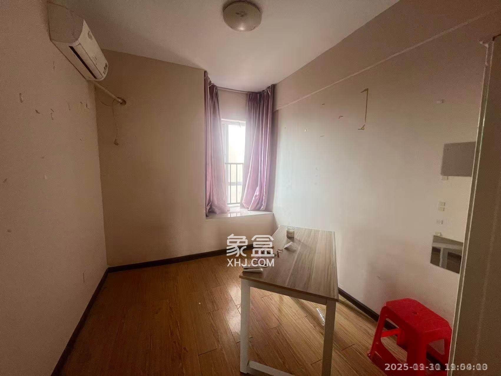 长城雅苑  3室2厅2卫    1600.0元/月