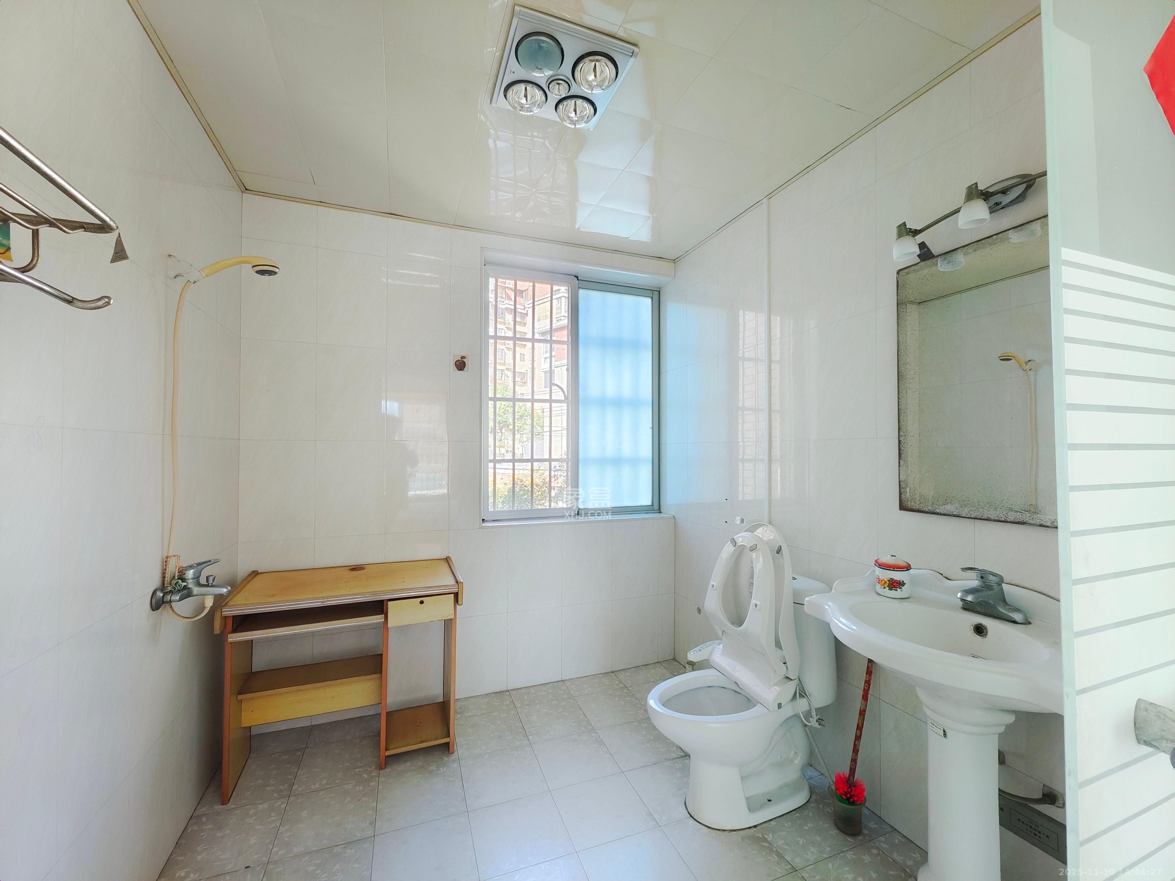 新雅园  3室2厅2卫    2600.0元/月室内图