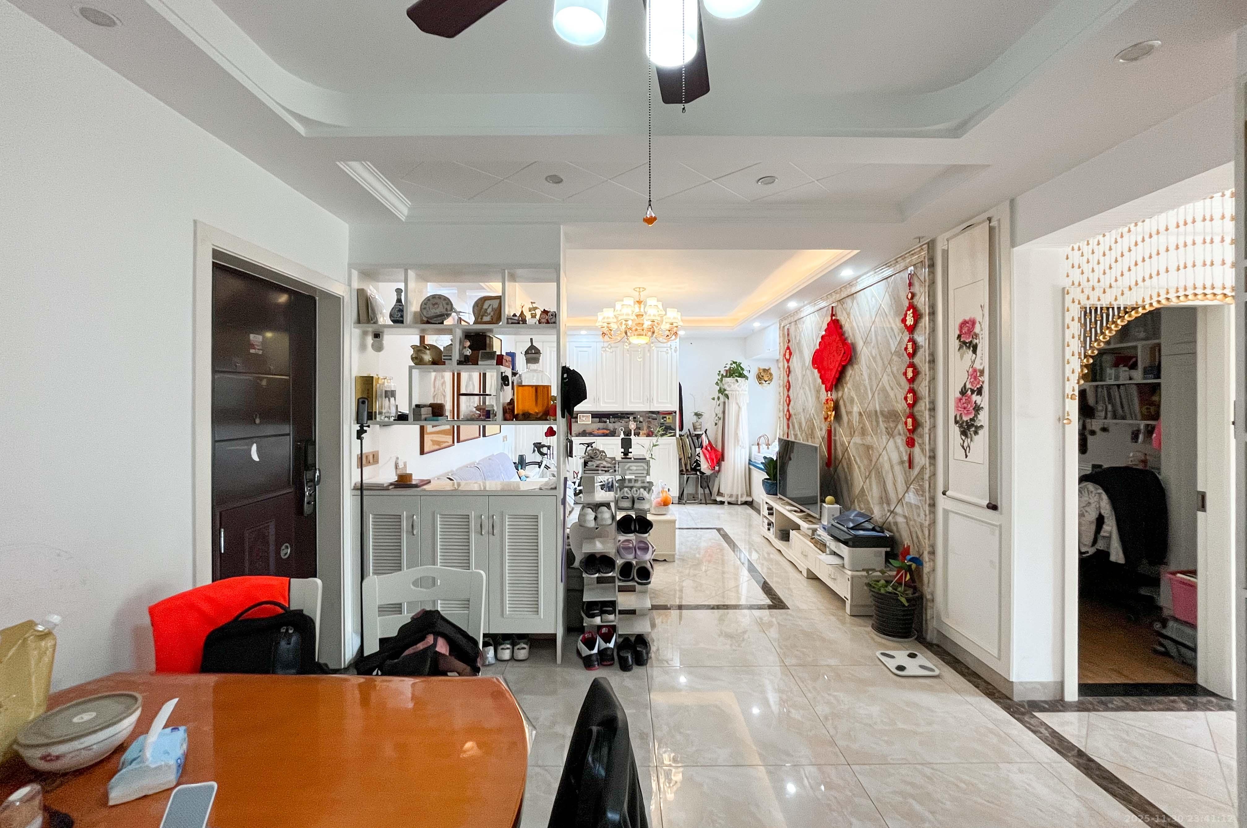 中海梅溪湖壹号  3室2厅1卫    165.0万客厅