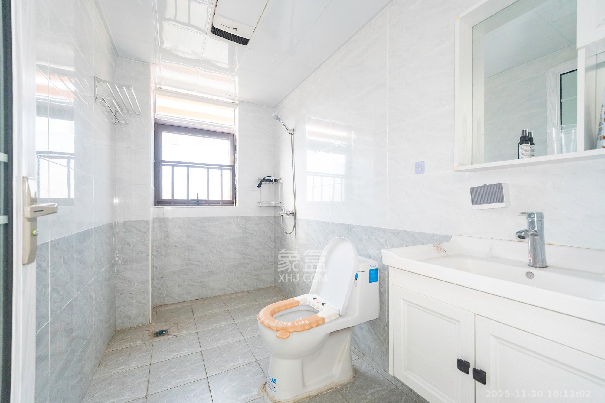 金广星苑  3室2厅2卫    83.0万卫生间