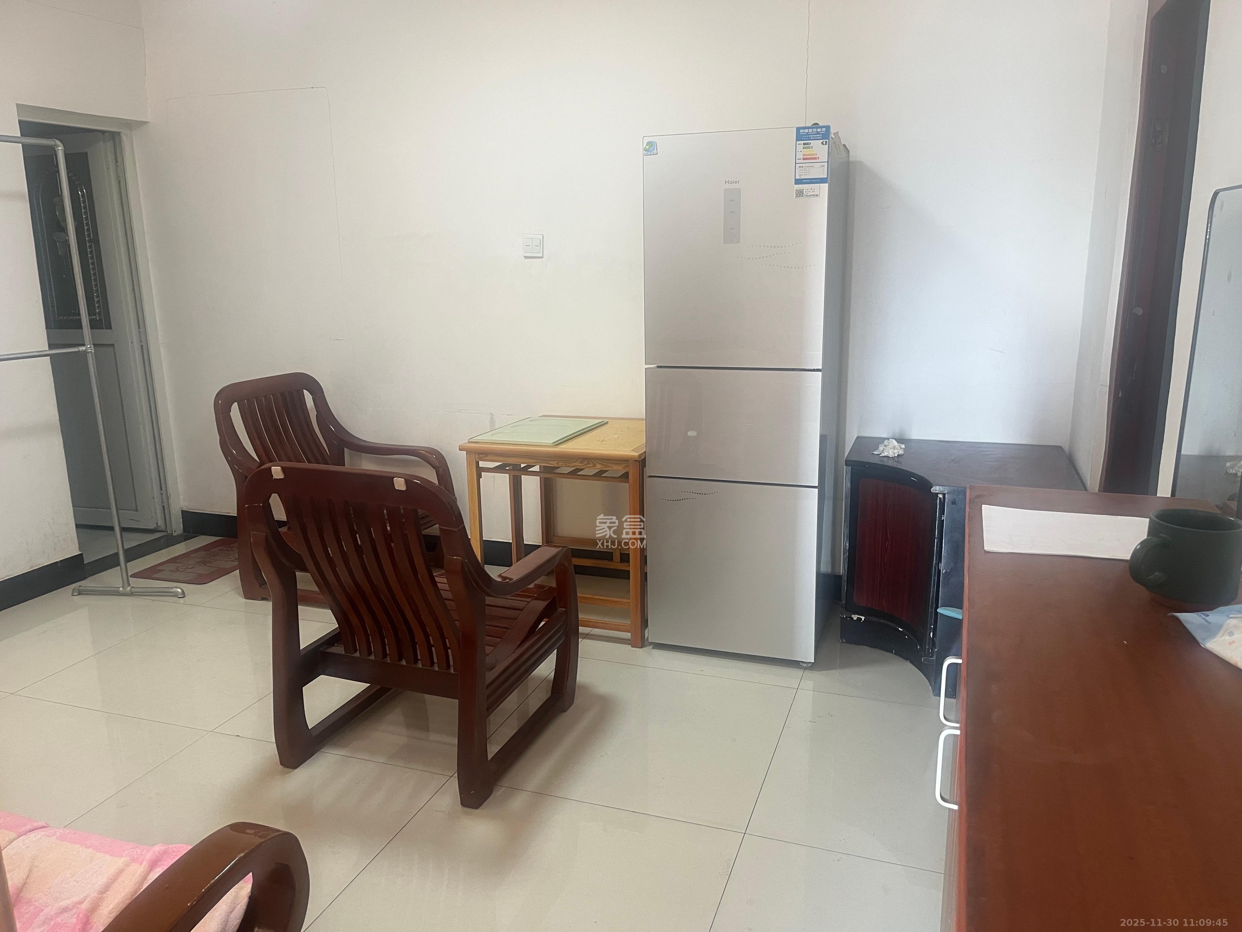 东岸梅园小区  2室1厅1卫    1400.0元/月