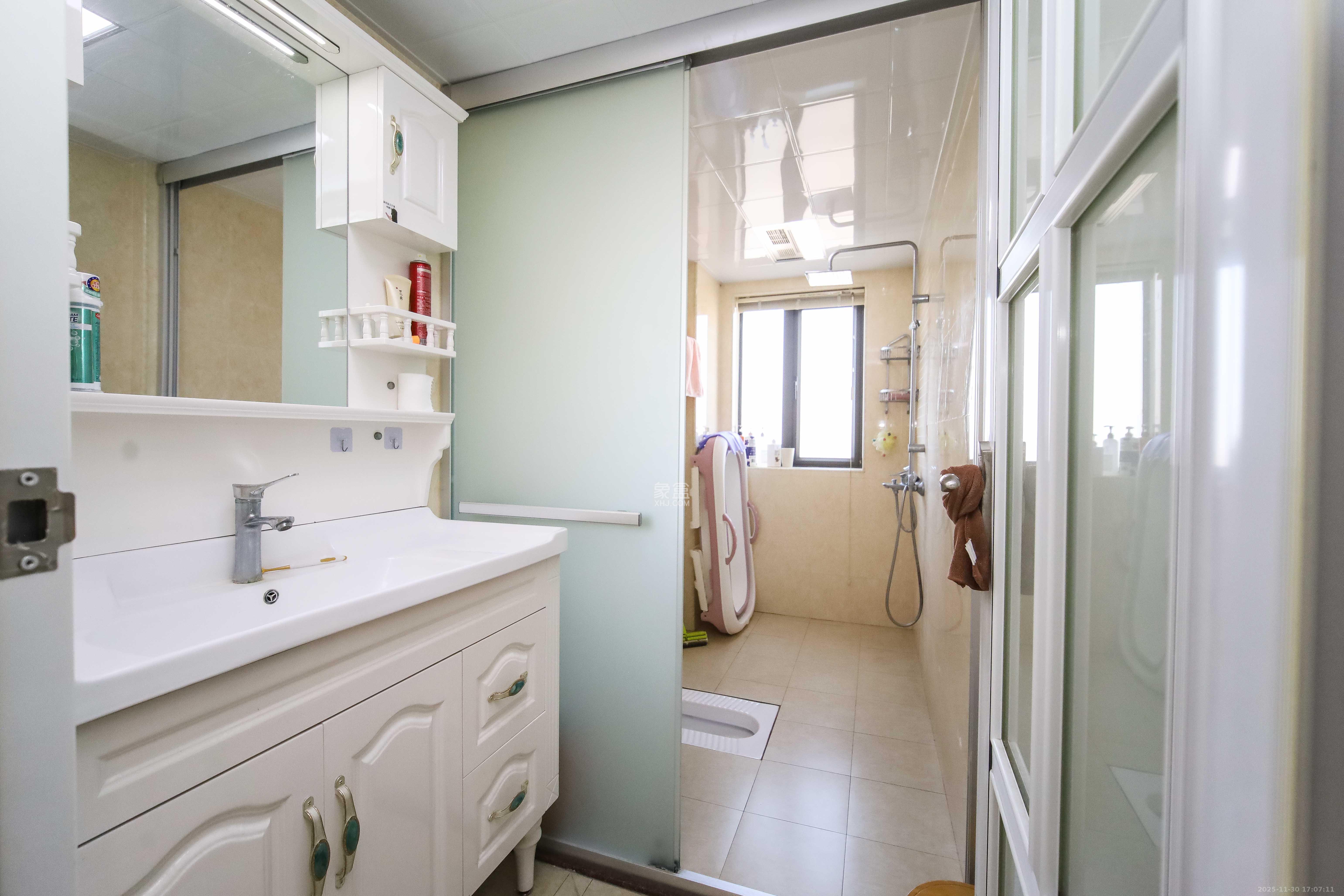 万象凯旋湾  3室2厅2卫    136.0万卫生间