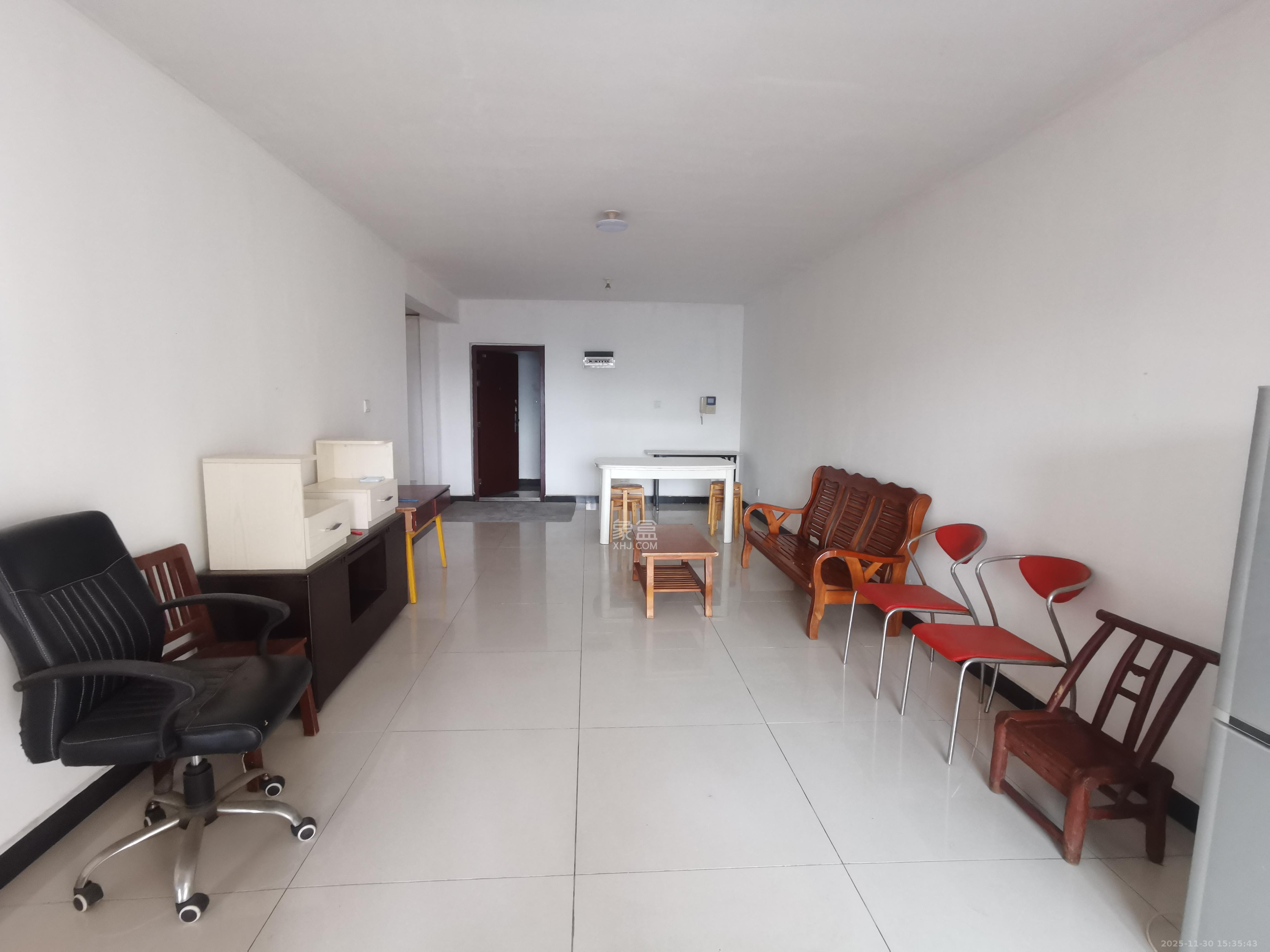 三一街区 3室2厅1卫 1400.0元/月 三一街区 3室2厅1卫 1400.0元/月室内图