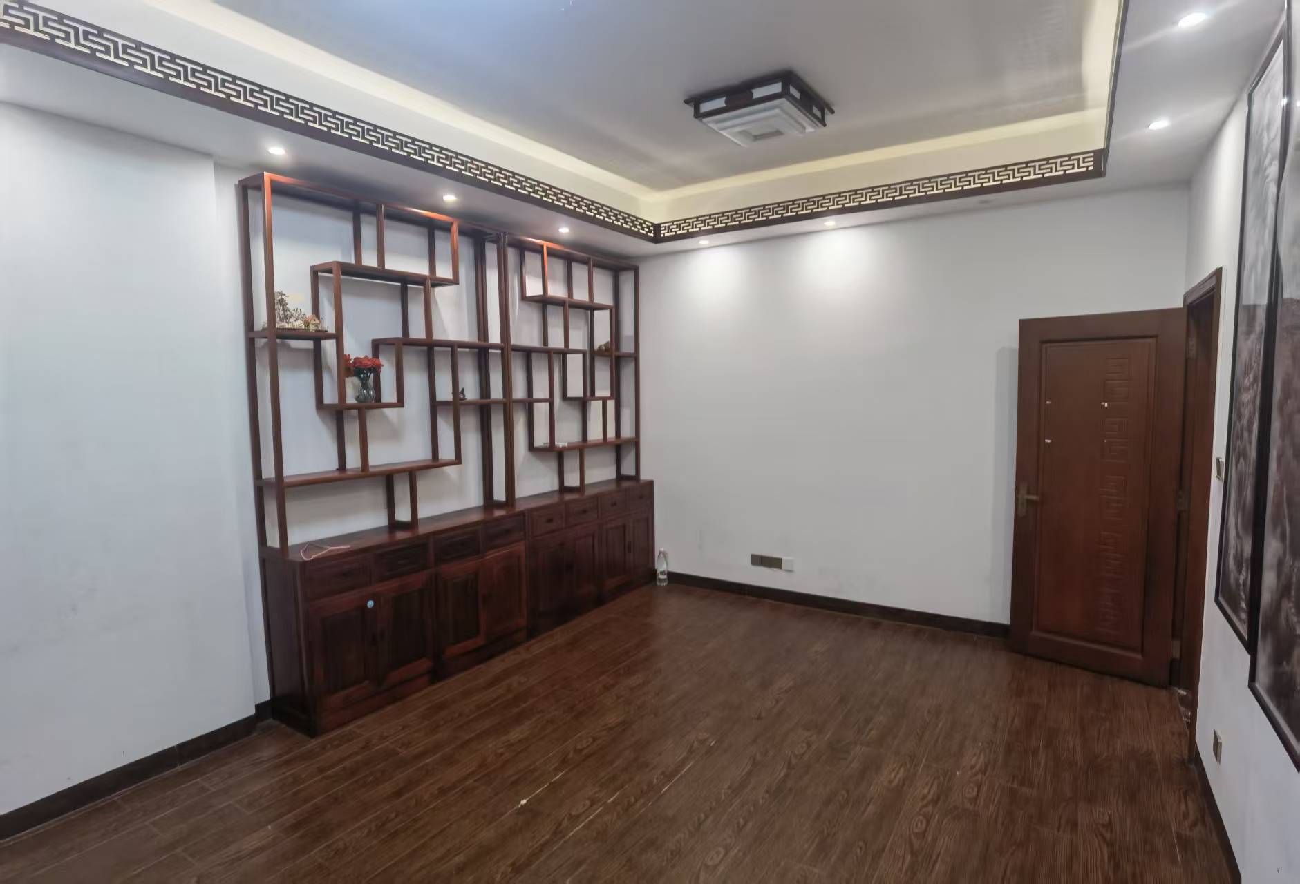 怡和湖城大境  3室2厅2卫    4300.0元/月室内图