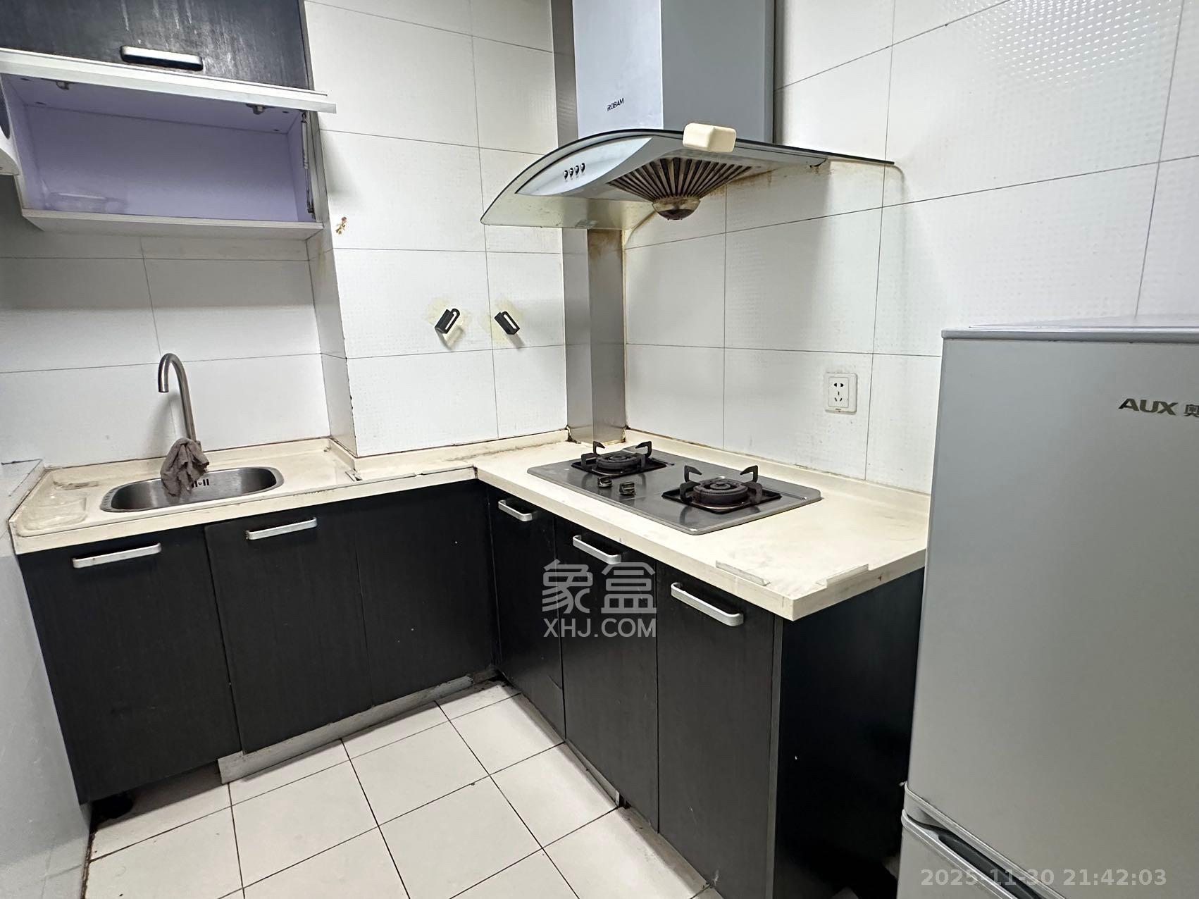 藏珑湖上国际花园  1室1厅1卫    1800.0元/月室内图