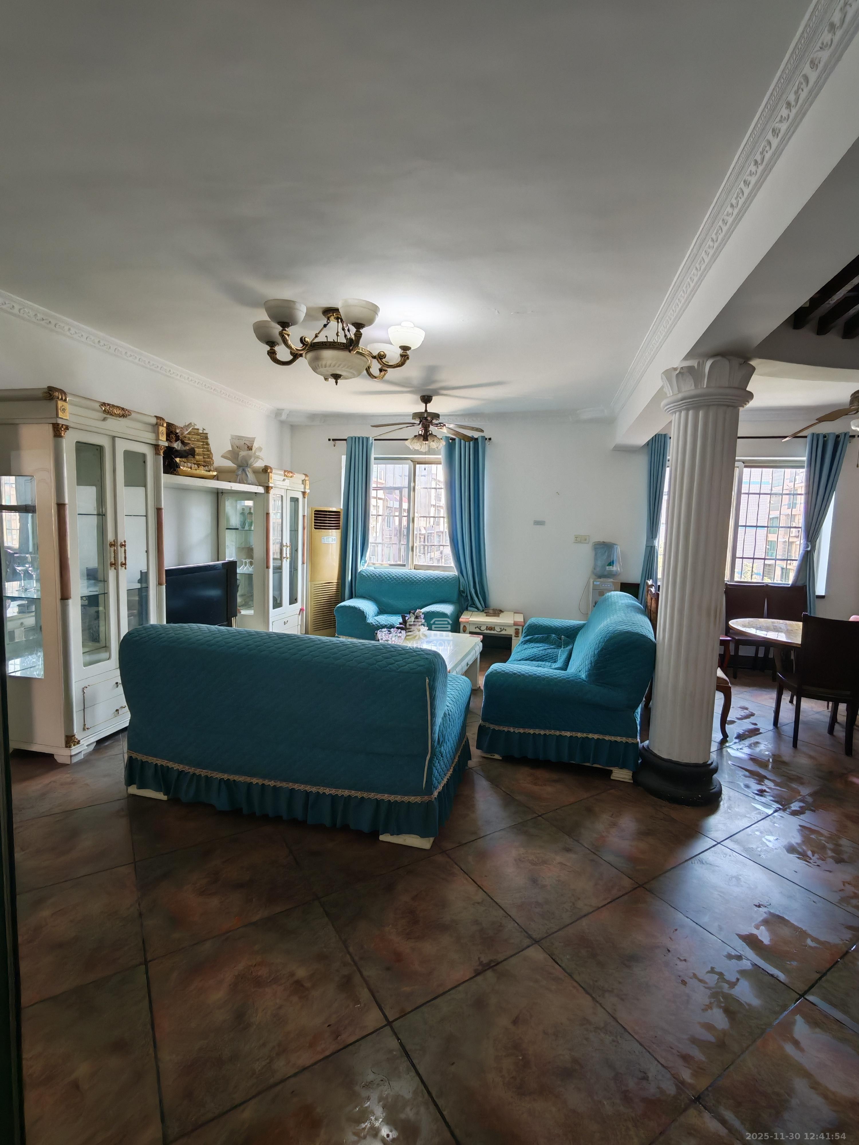 洞井商贸城  5室3厅2卫    2800.0元/月