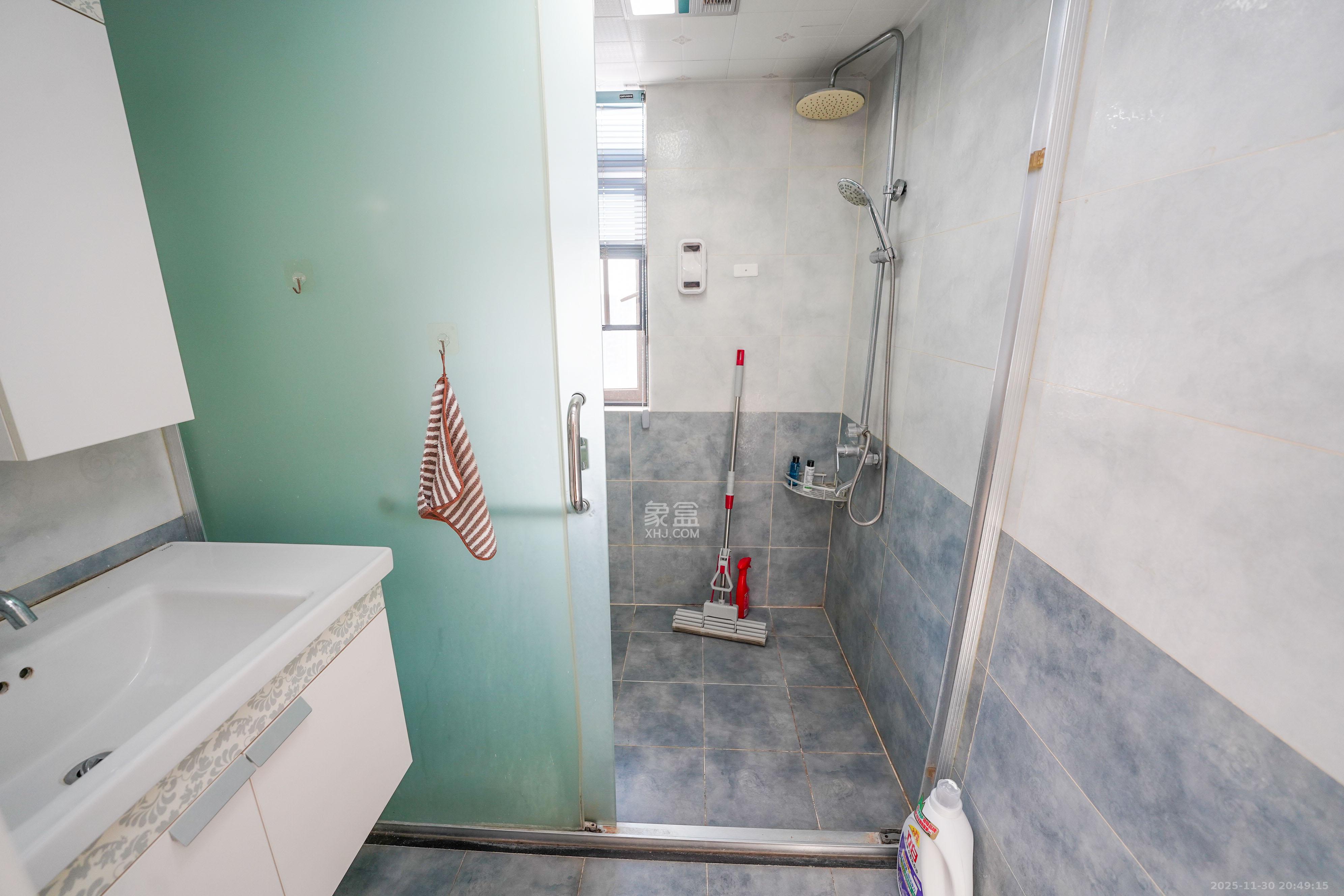 卢浮原著  3室2厅1卫    72.8万卫生间