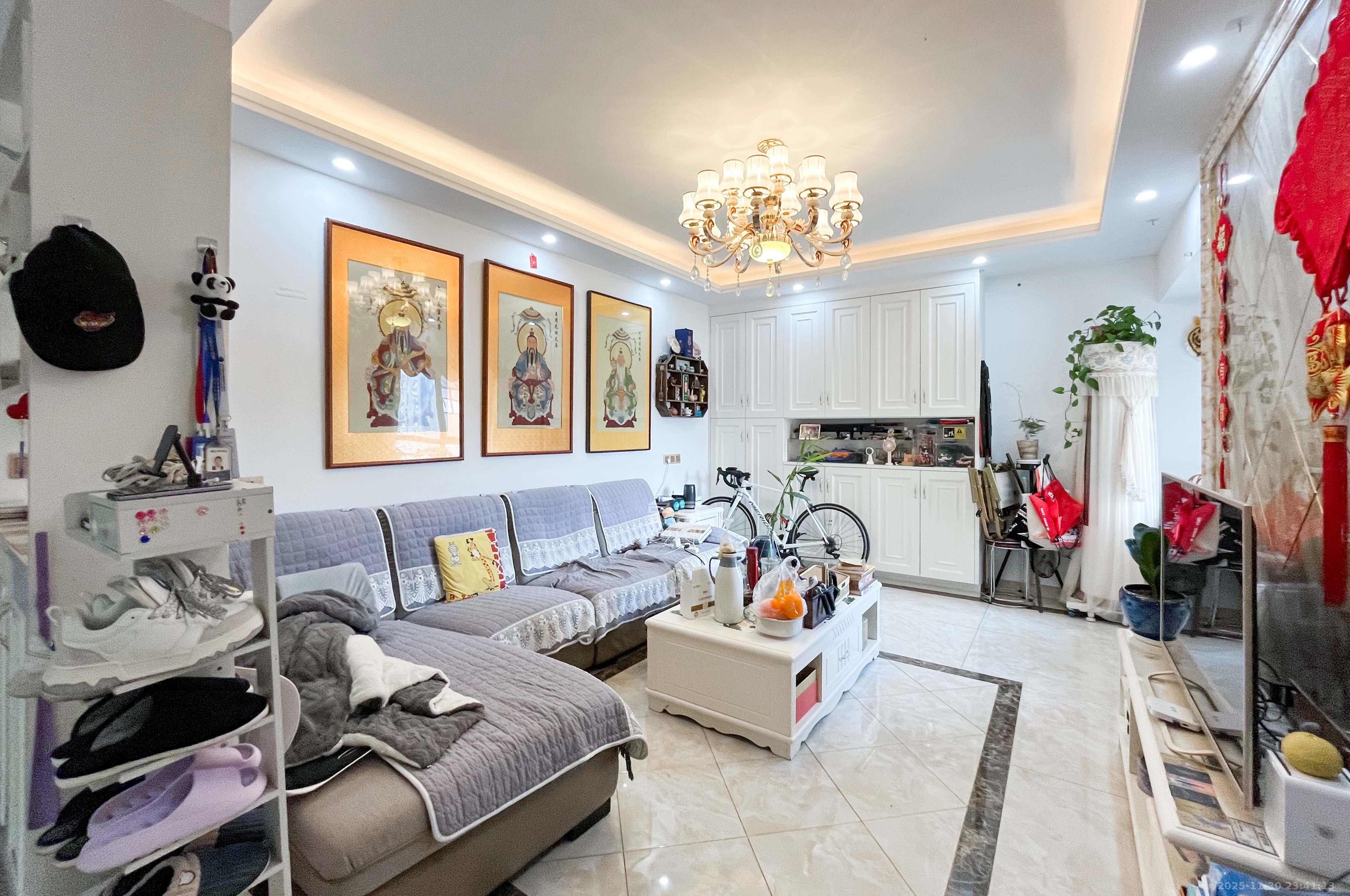 中海梅溪湖壹号  3室2厅1卫    165.0万客厅