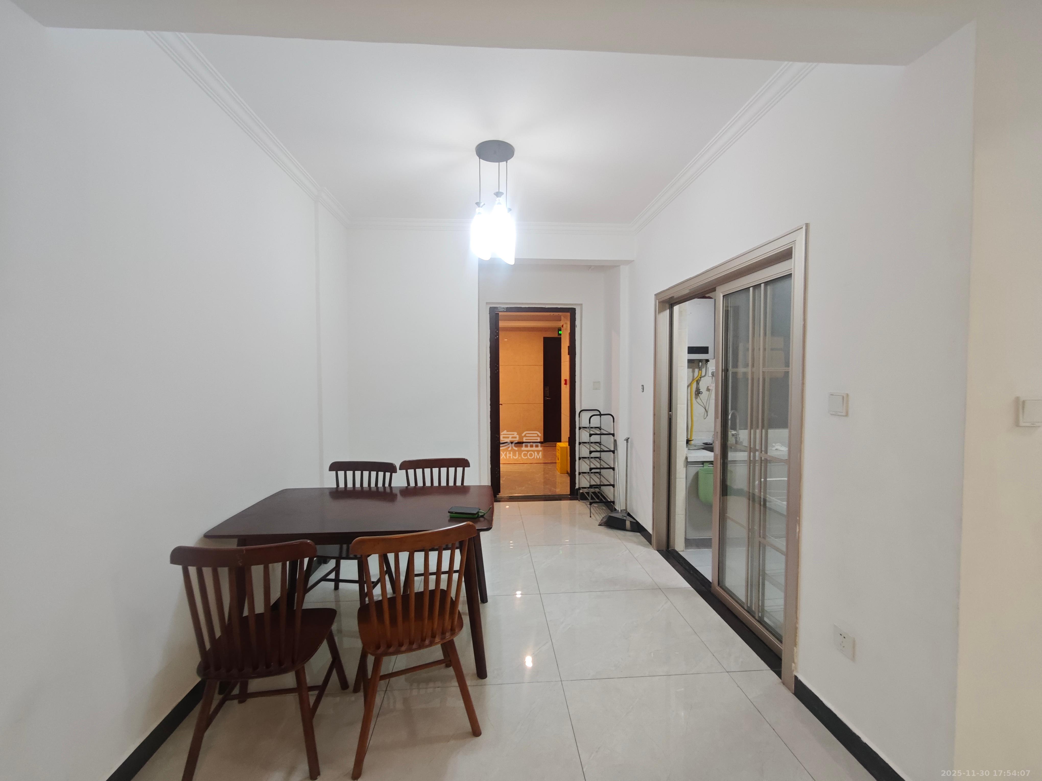 建发央著 3室2厅2卫 3300.0元/月 建发央著 3室2厅2卫 3300.0元/月室内图