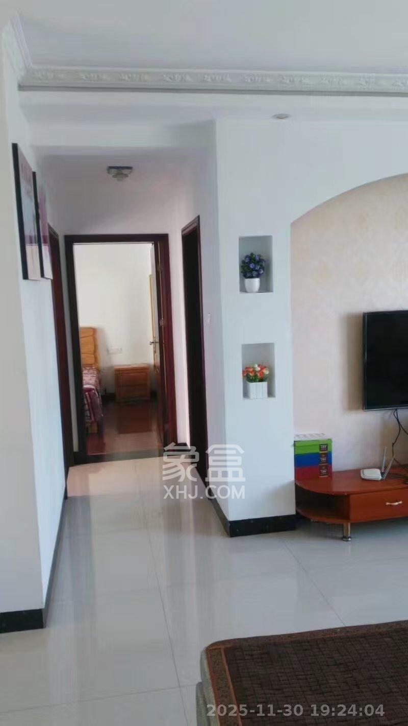 天元涉外桃园  3室2厅2卫    2400.0元/月