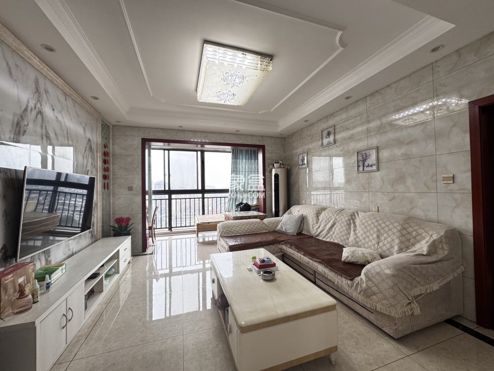 蓝海卧龙湾  3室2厅2卫    66.0万