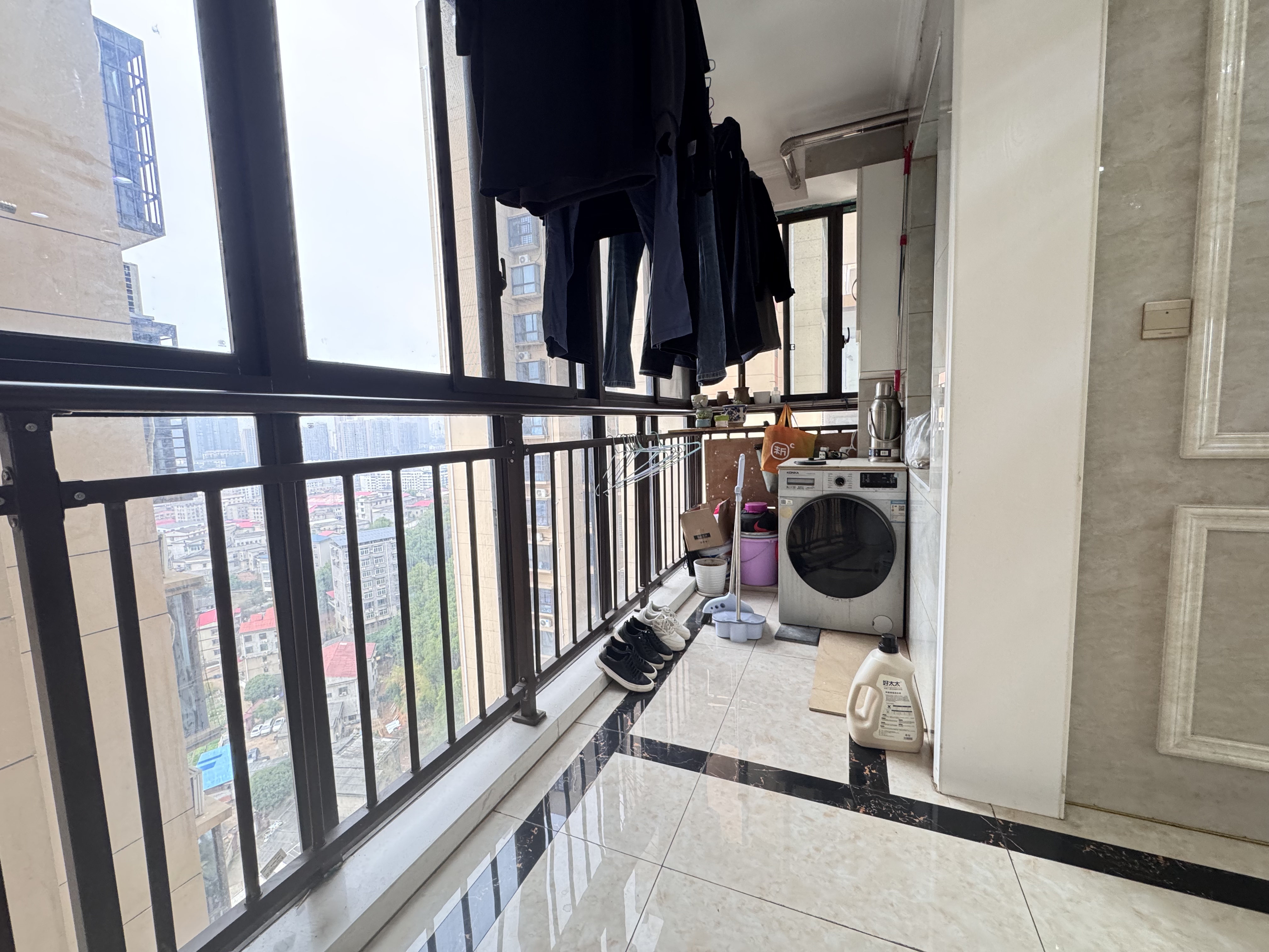 蓝海卧龙湾  3室2厅2卫    66.0万 蓝海卧龙湾  3室2厅2卫    66.0万室内图