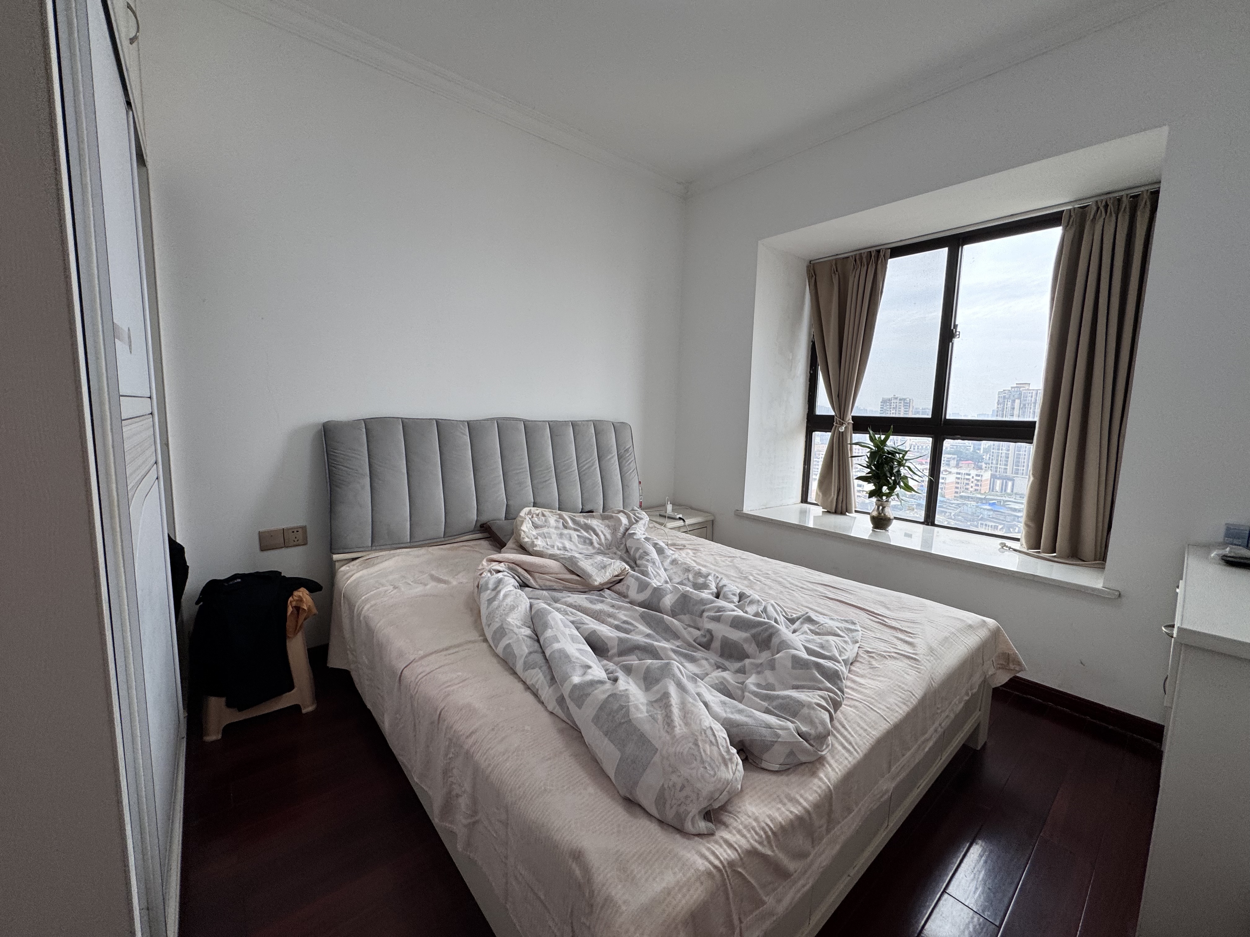 蓝海卧龙湾  3室2厅2卫    66.0万 蓝海卧龙湾  3室2厅2卫    66.0万室内图