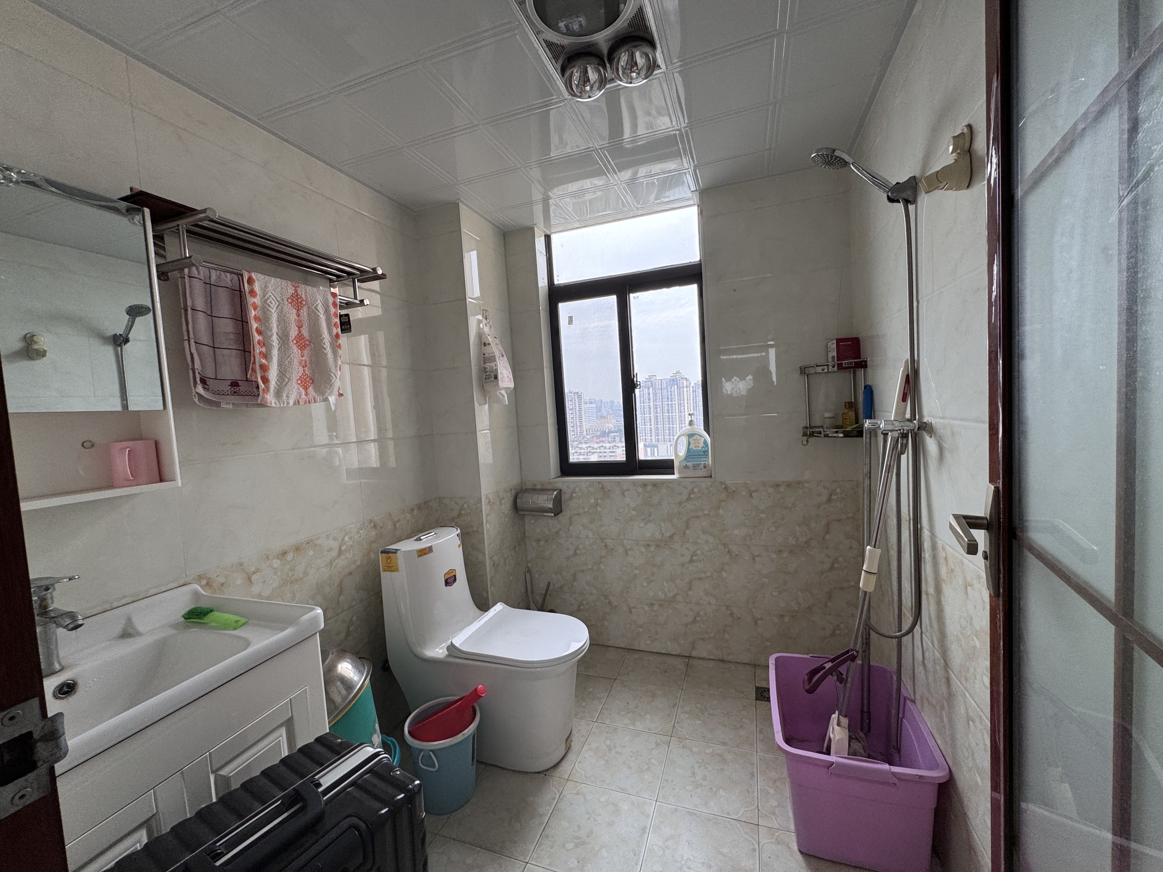 蓝海卧龙湾  3室2厅2卫    66.0万 蓝海卧龙湾  3室2厅2卫    66.0万室内图