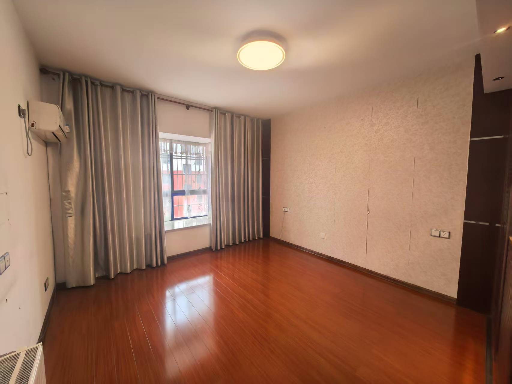 泉塘湾一期  4室2厅2卫    55.8万室内图