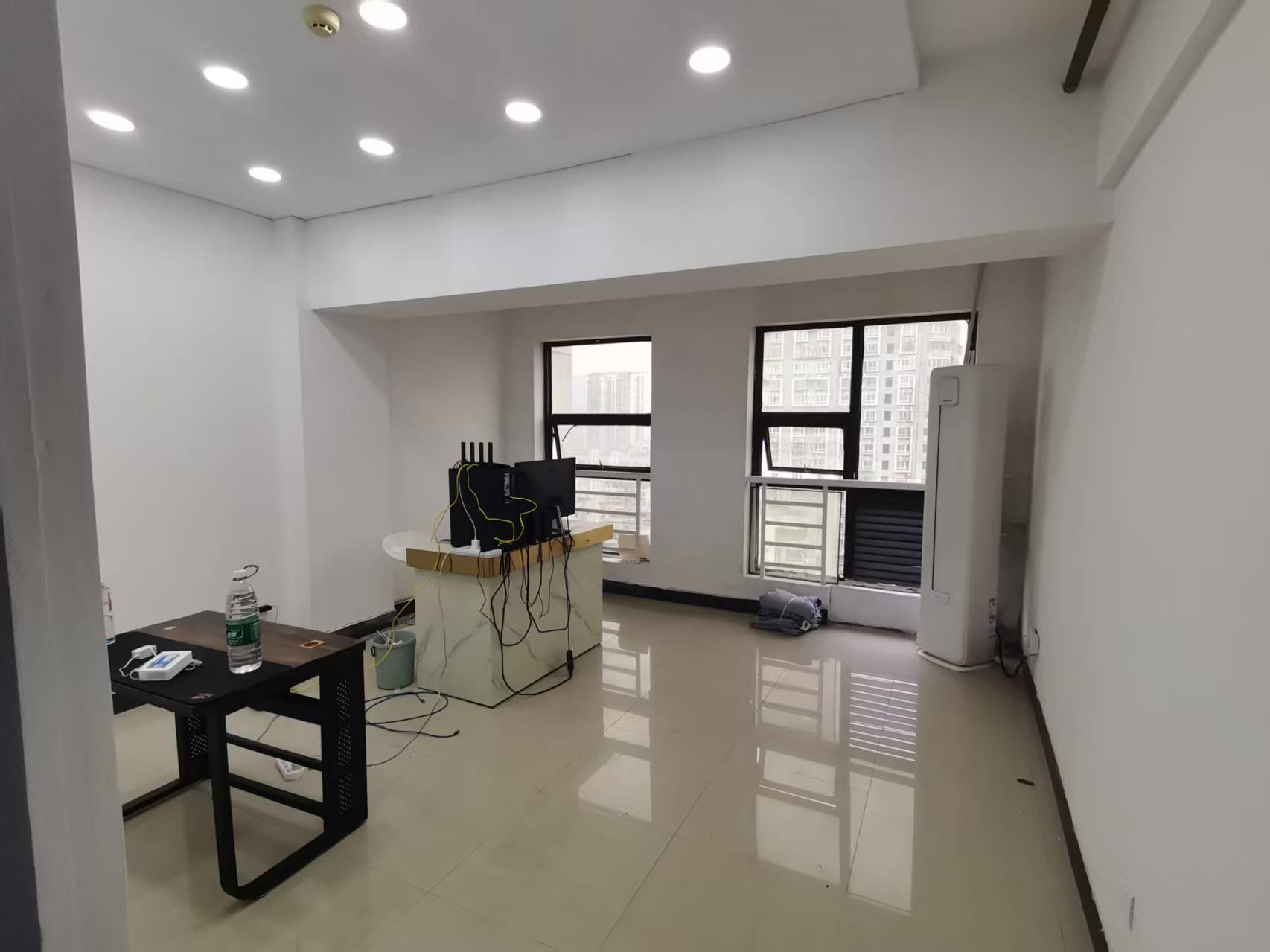 中房电脑大市场  1室1厅1卫    15.0万室内图1