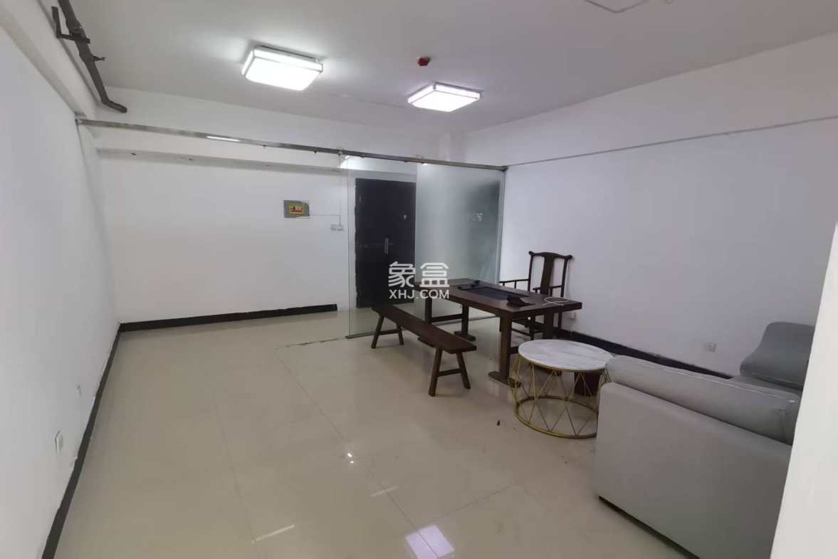 中房电脑大市场 1室1厅1卫 15.0万 中房电脑大市场 1室1厅1卫 15.0万室内图