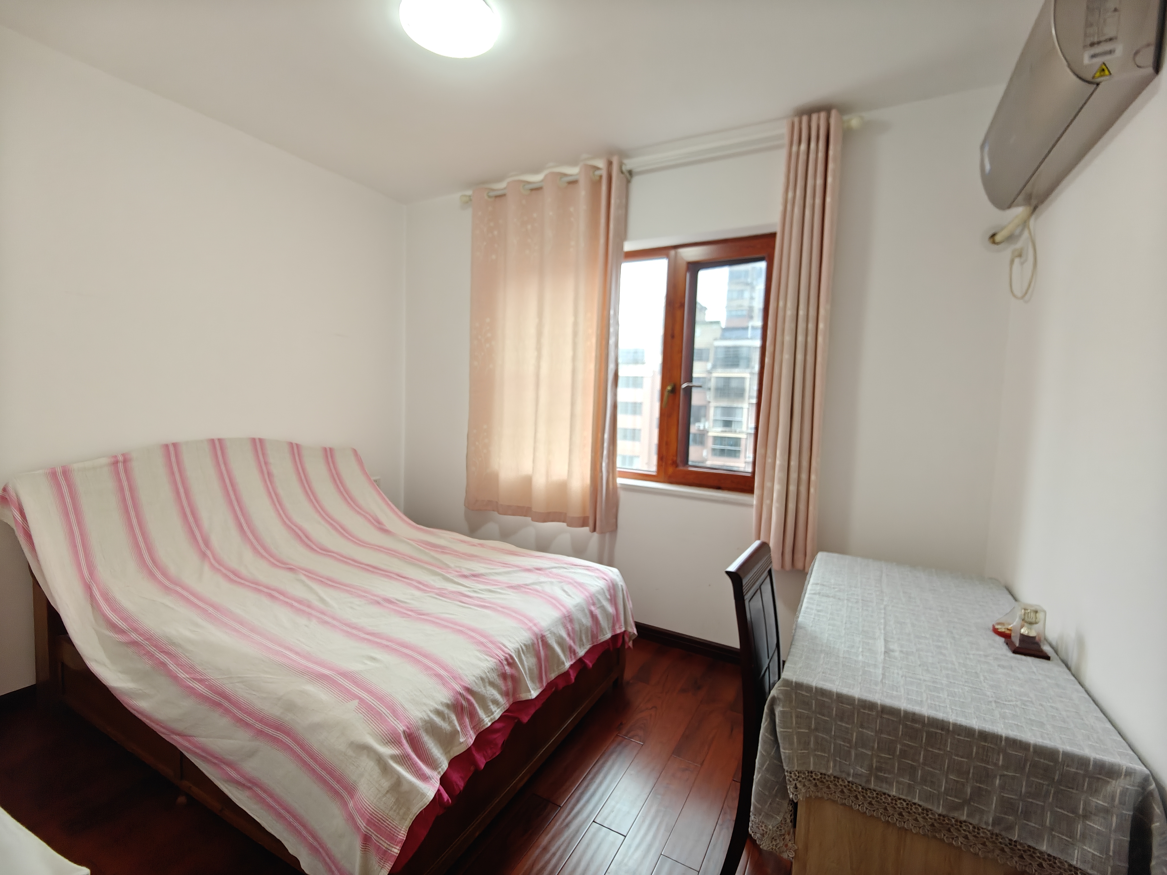 颐景园 5室2厅2卫 120.0万 颐景园 5室2厅2卫 120.0万室内图