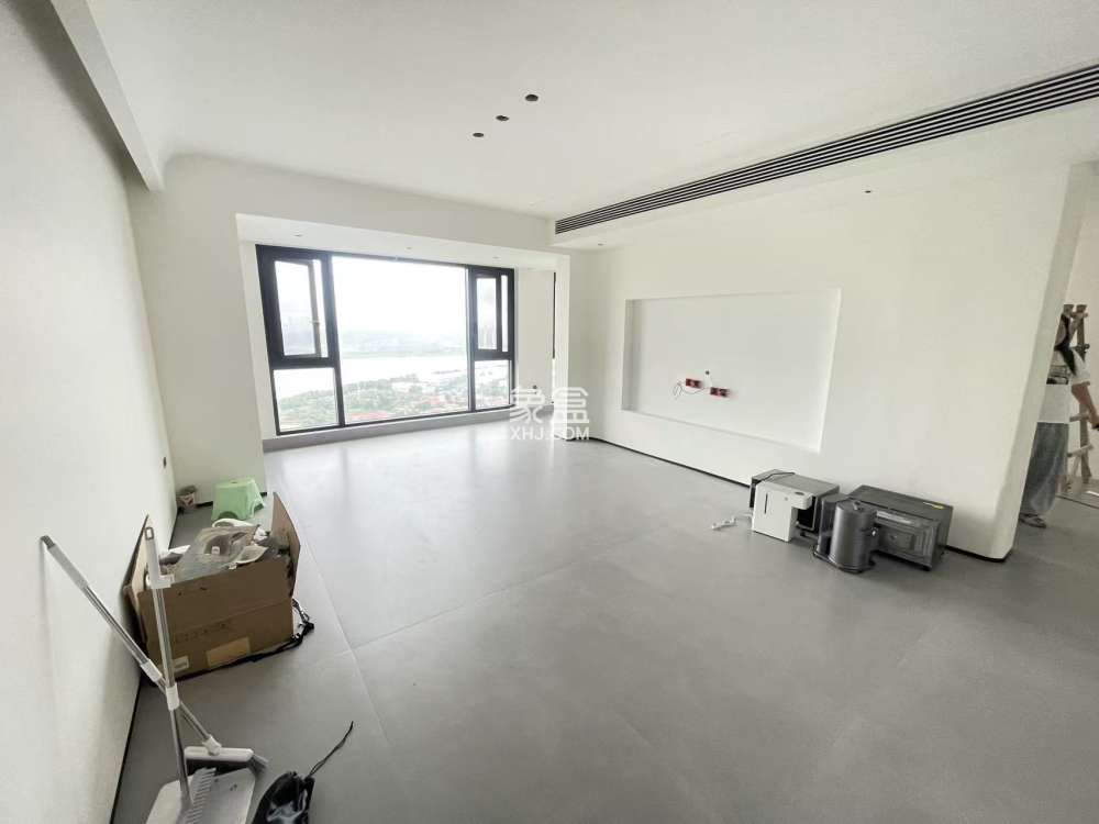 中泰财富湘江  4室2厅2卫    105.0万