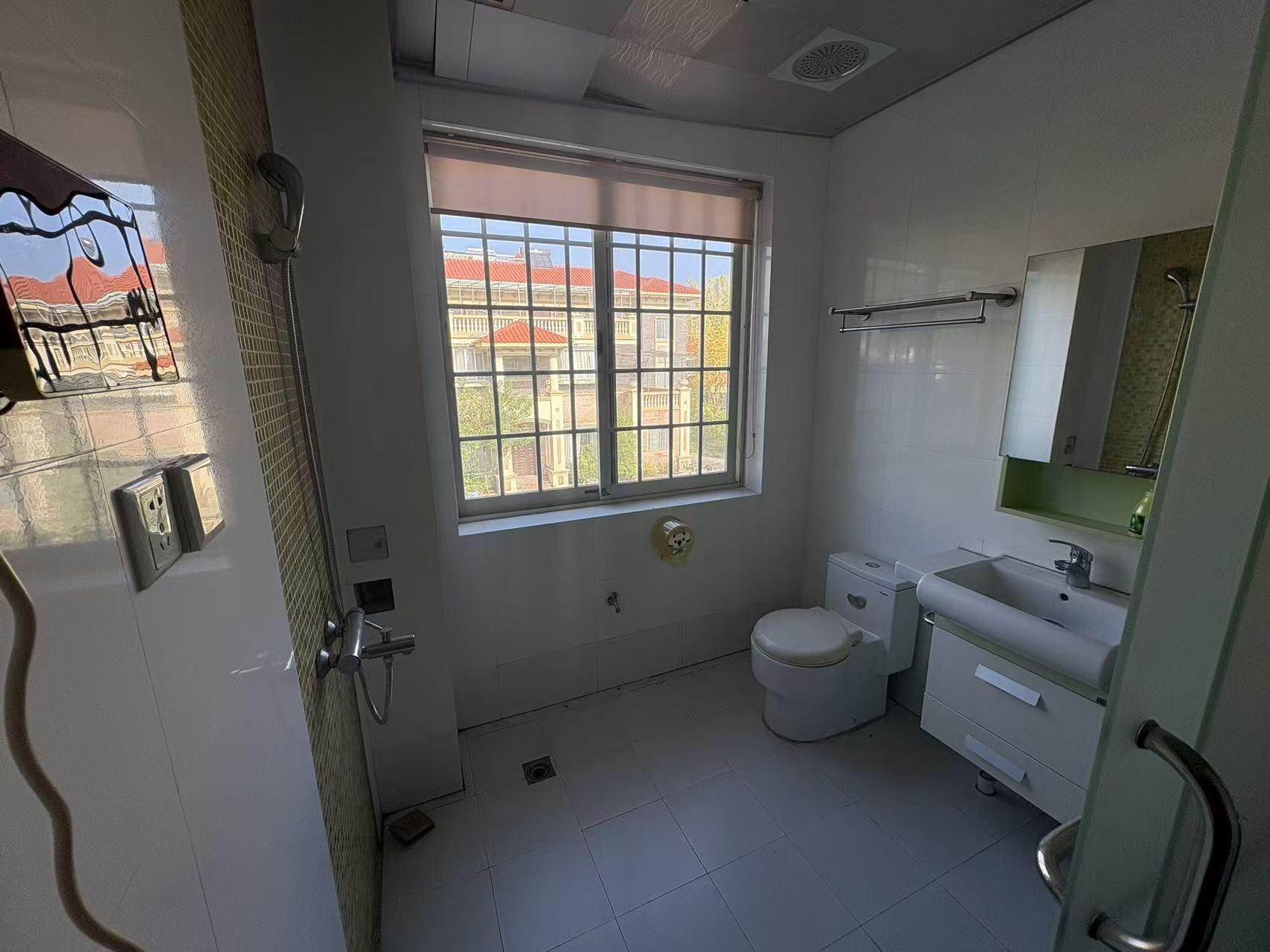 碧玉花园别墅 6室2厅3卫 260.0万 碧玉花园别墅 6室2厅3卫 260.0万室内图