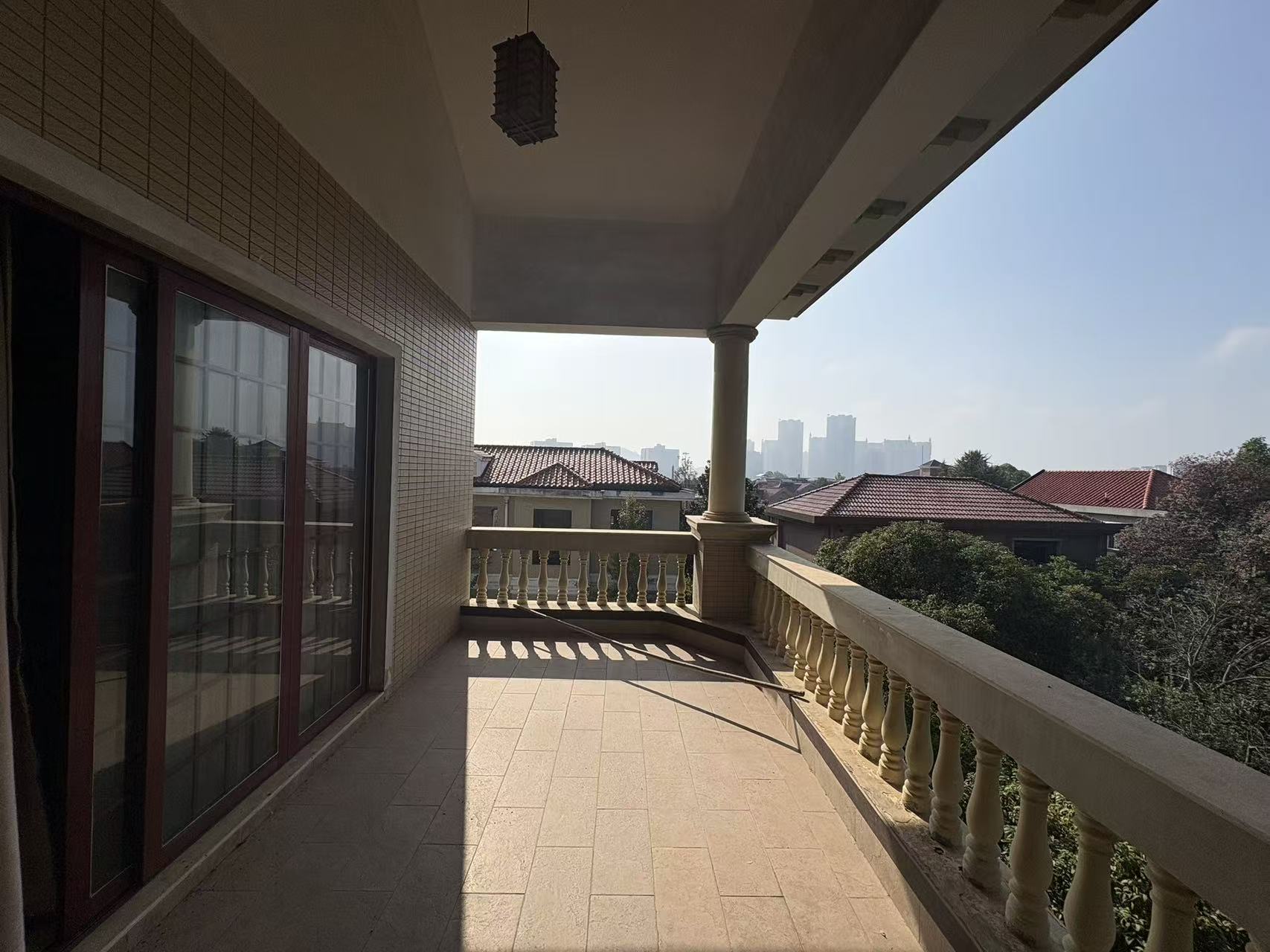 碧玉花园别墅 6室2厅3卫 260.0万 碧玉花园别墅 6室2厅3卫 260.0万室内图