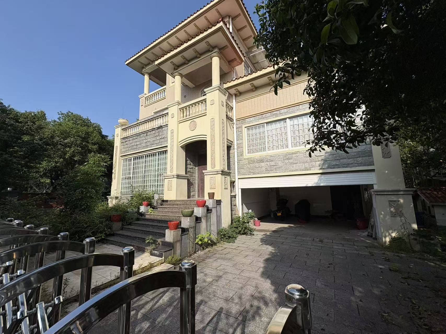 碧玉花园别墅 6室2厅3卫 260.0万 碧玉花园别墅 6室2厅3卫 260.0万室内图