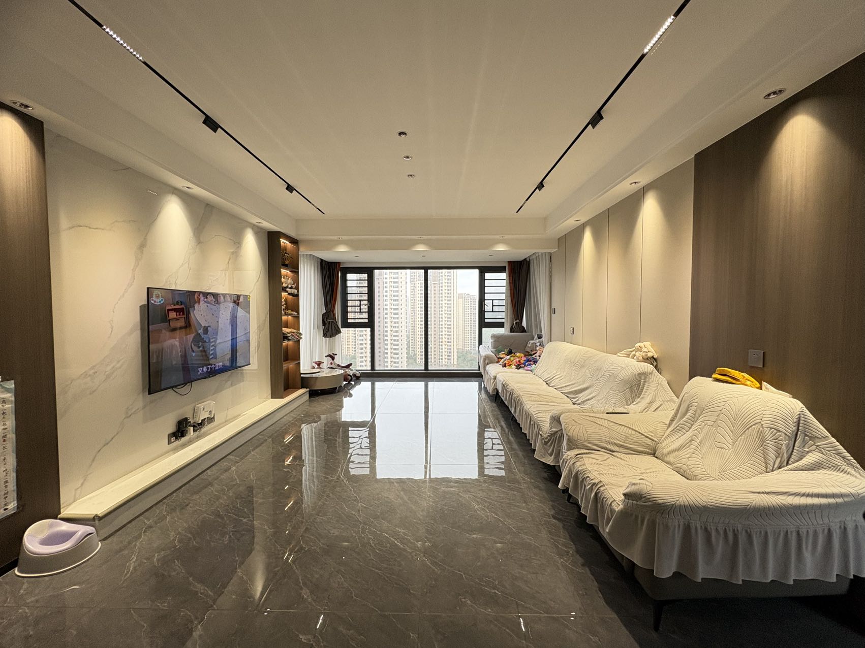 蓝溪谷  4室2厅2卫    109.0万室内图