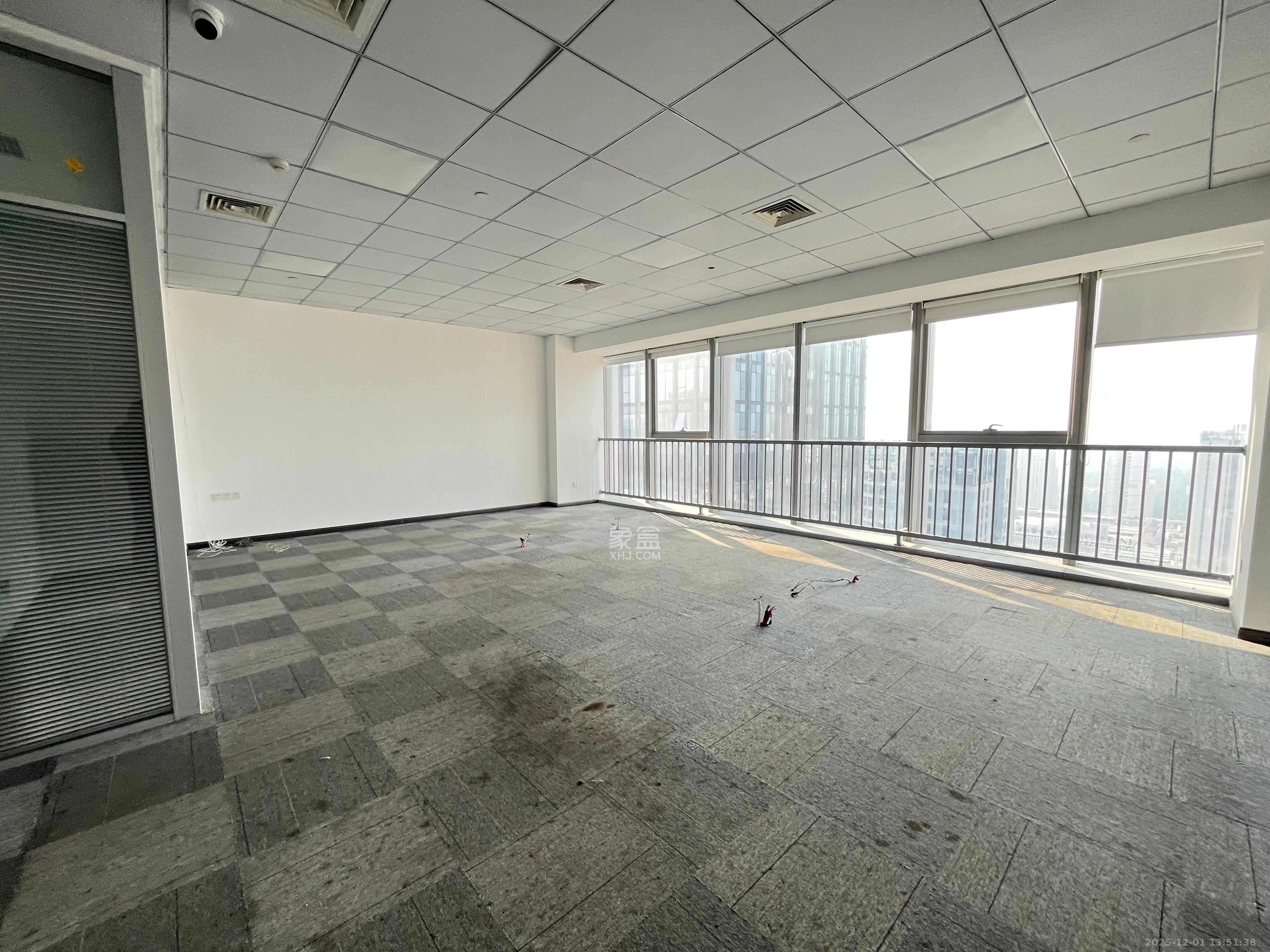 绿地中央广场   120.37㎡      3500.0元/月室内图