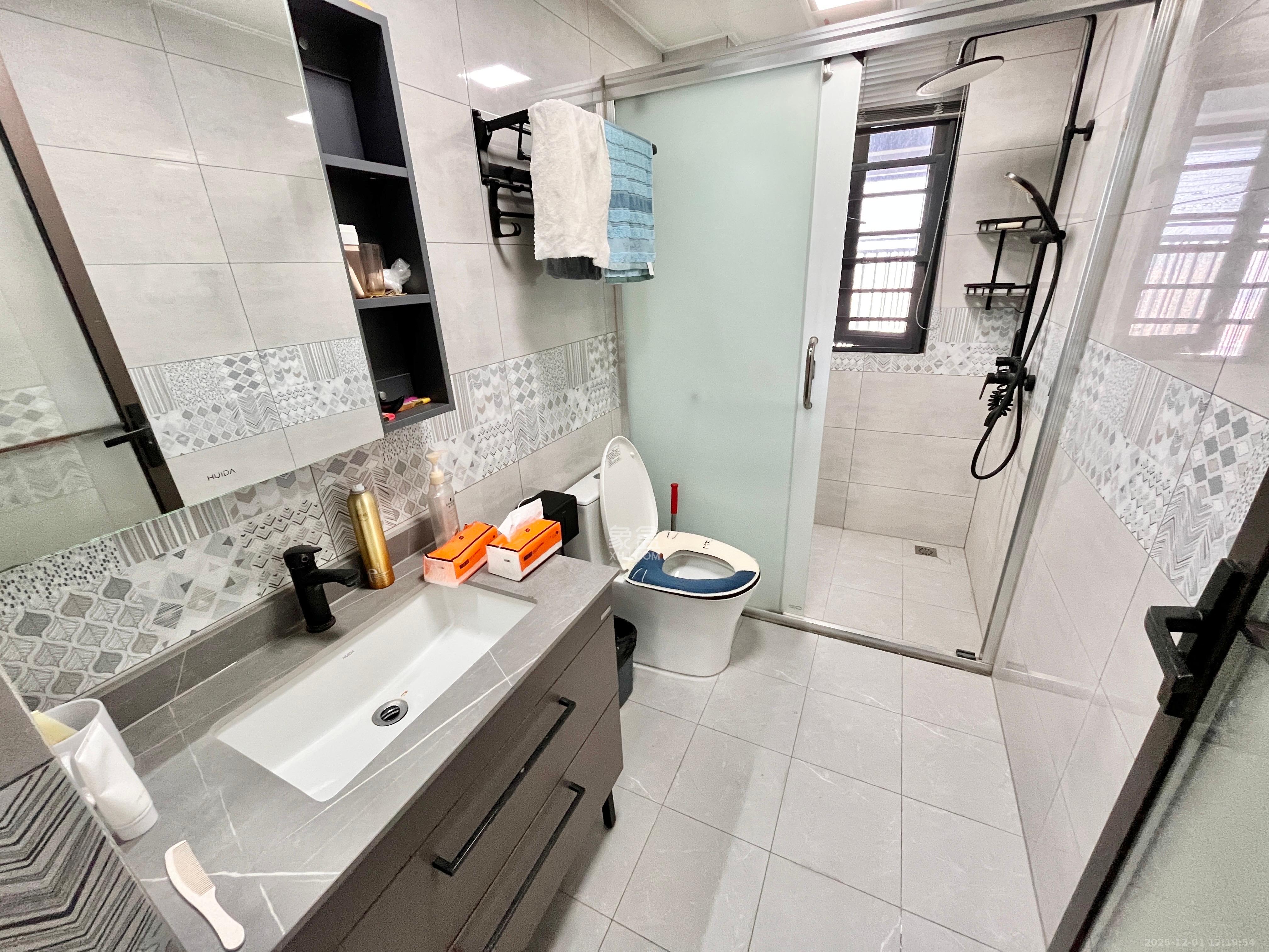 南山梅溪一方  3室2厅2卫    2900.0元/月室内图