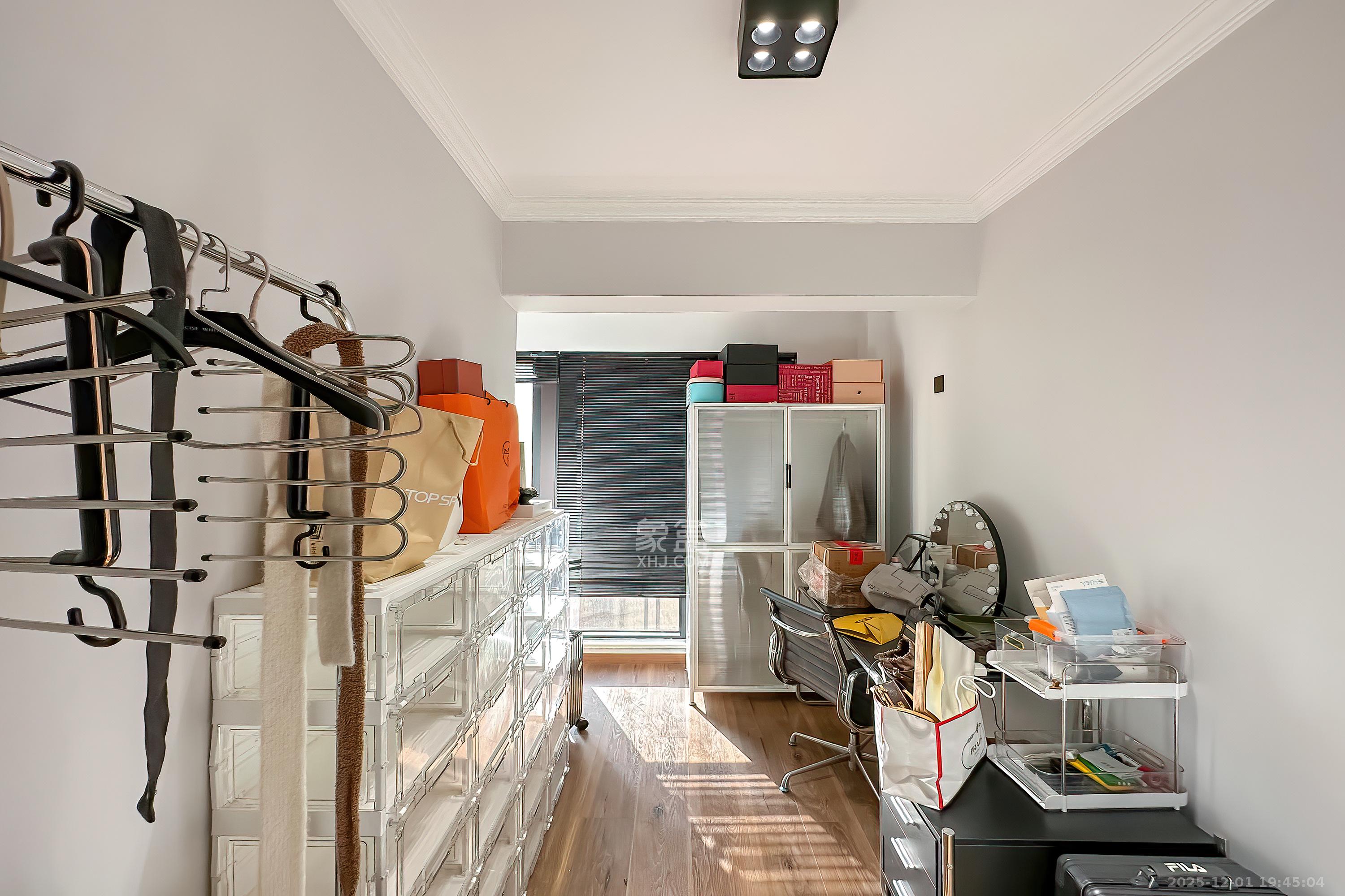 上园商住小区  3室2厅1卫    140.0万卧室